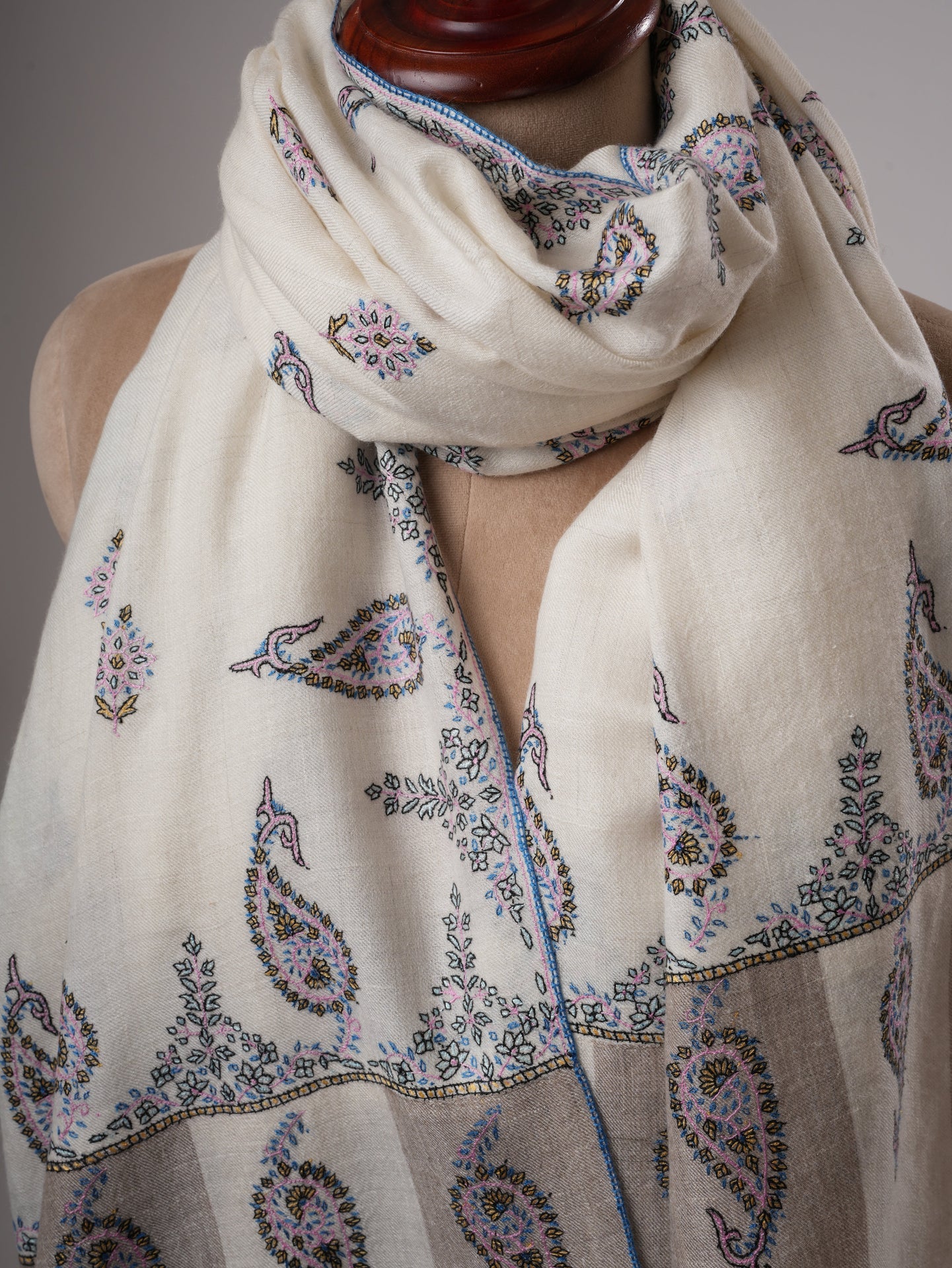 Paisley Floral Buteh Embroidered Kashmiri Pashmina Shawl – Handwoven Luxury Shahkaar