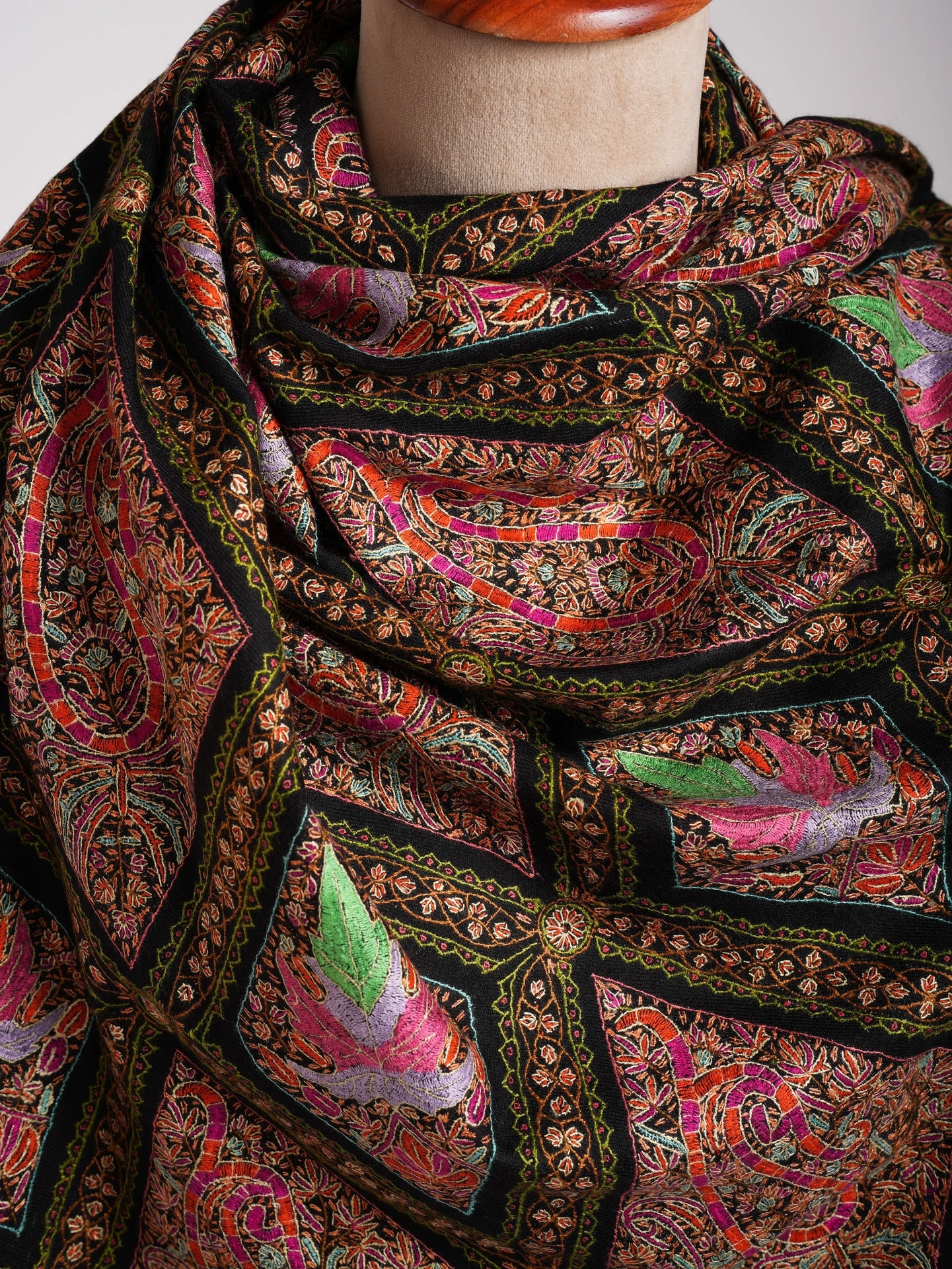 Black Sozni Chinar Embroidered Pashmina Jamavar Shawl Shahkaar