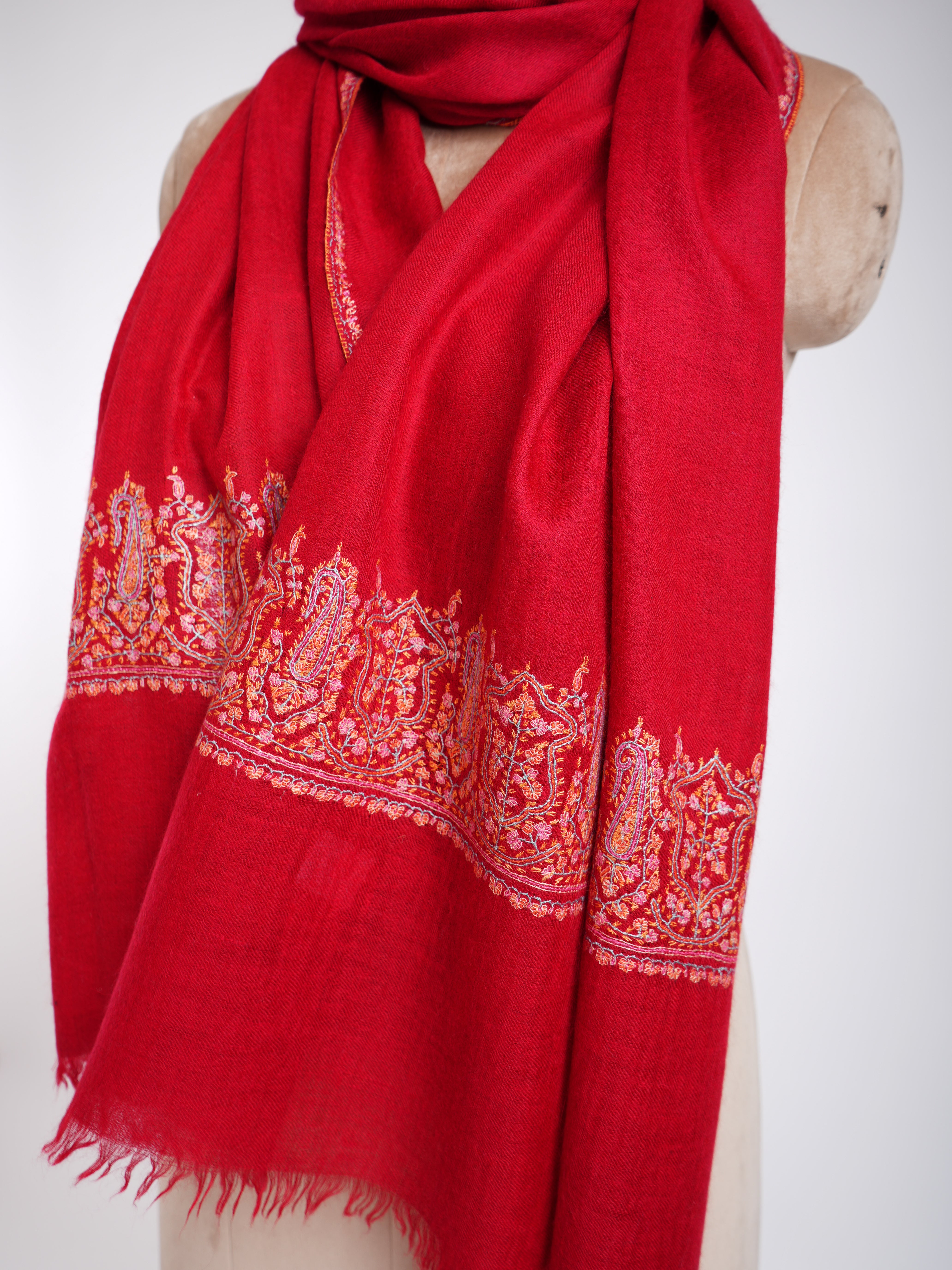 Sciarpa in cashmere ricamata rossa