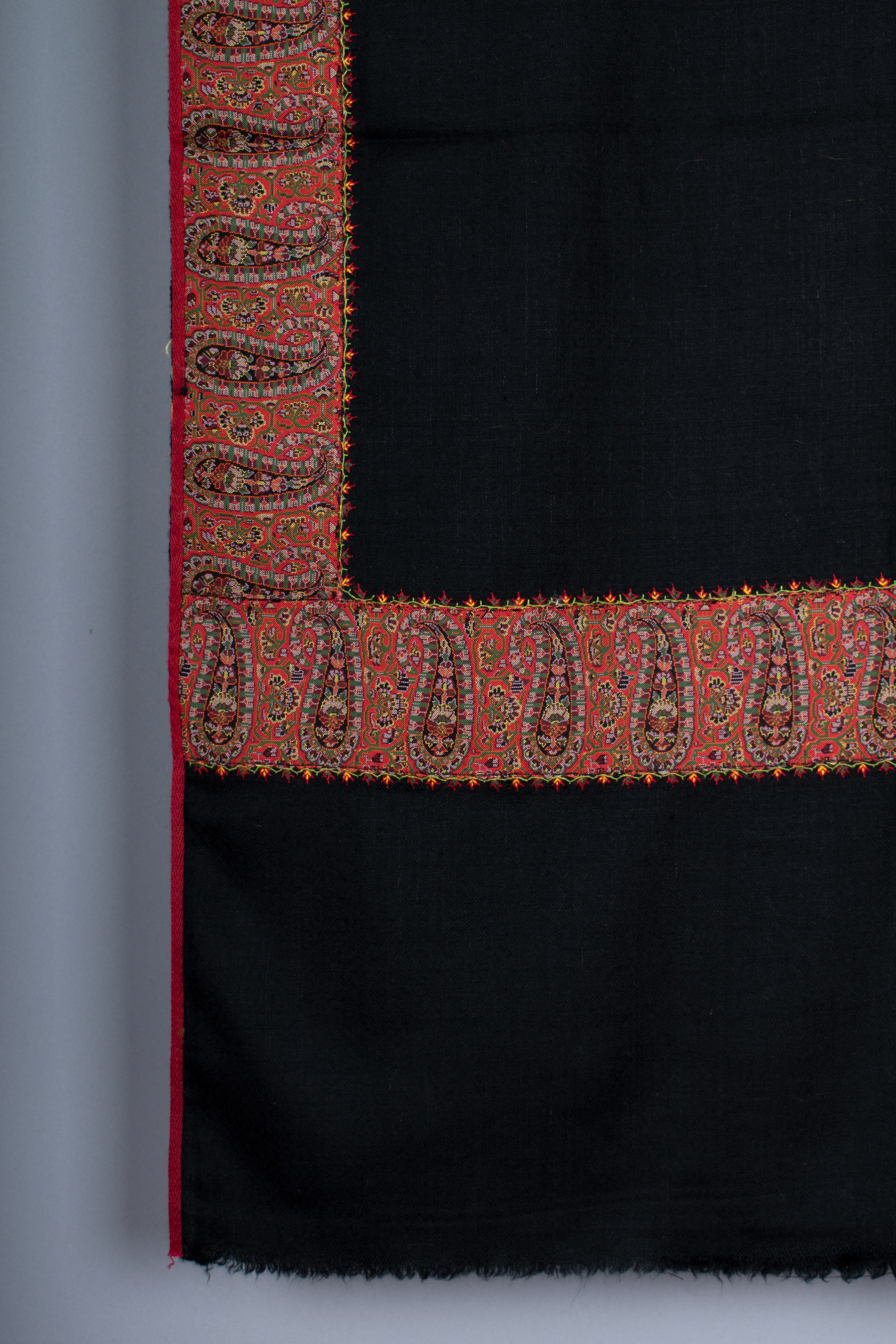 Pashmina noir avec bordure antique
