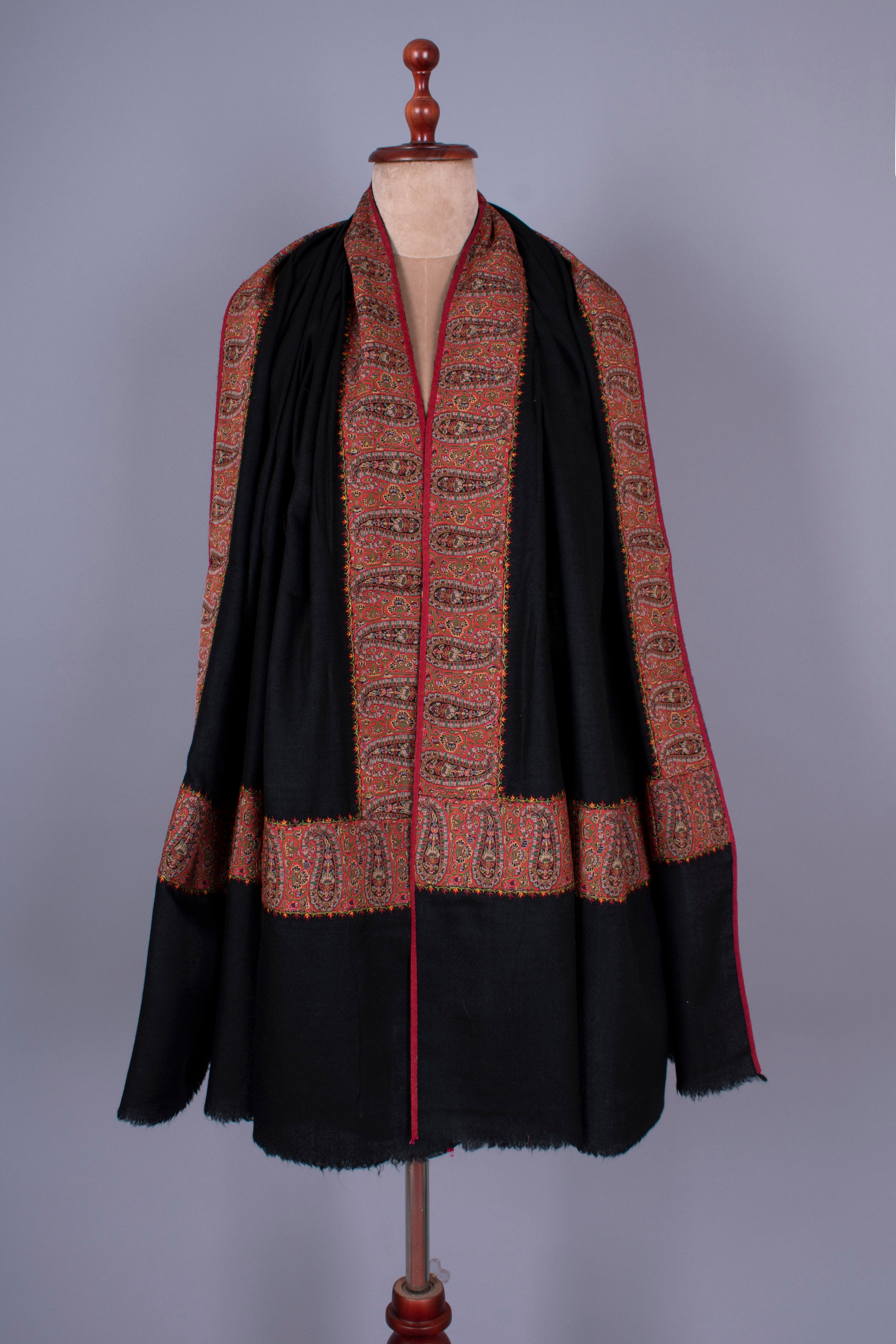 Pashmina noir avec bordure antique