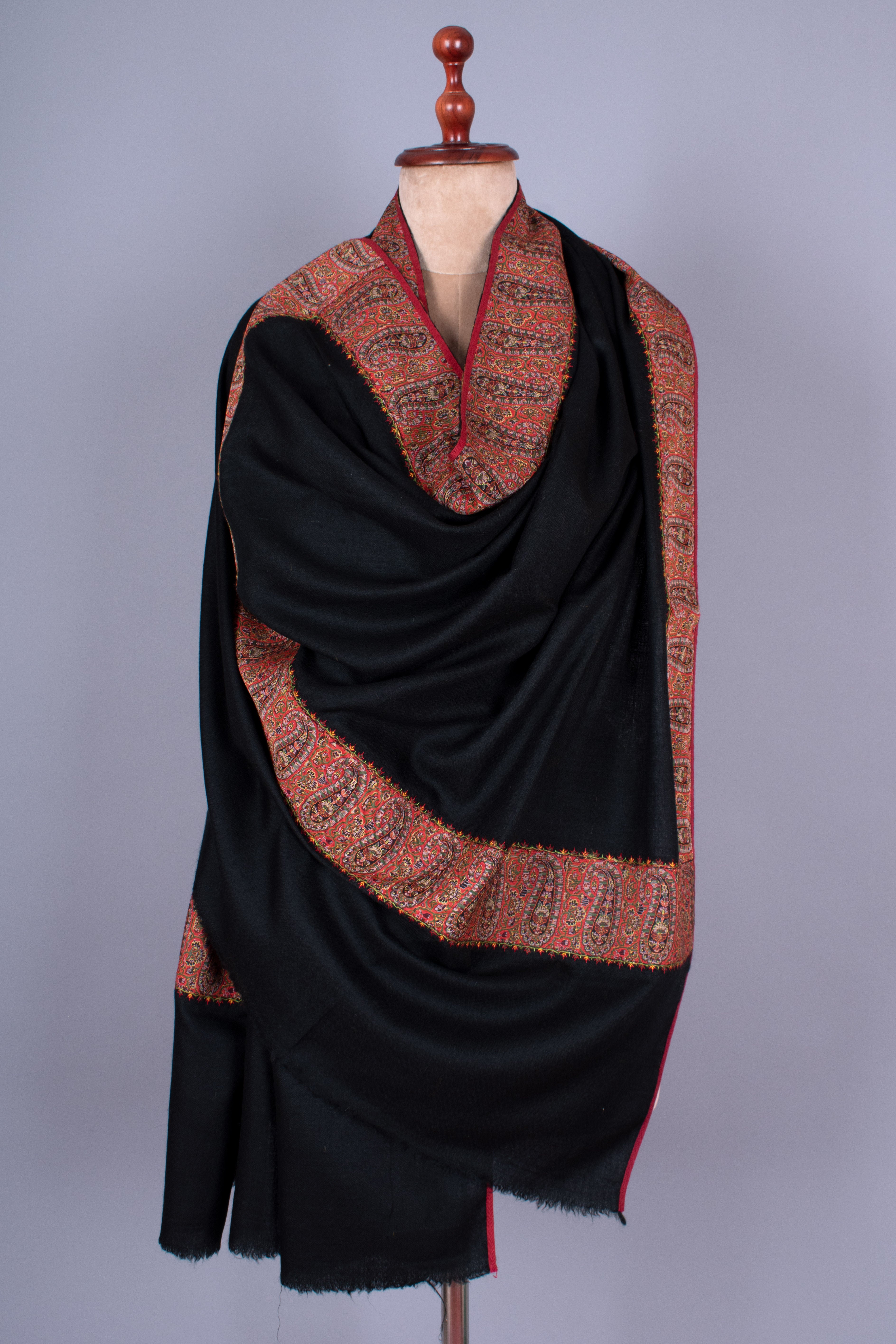 Pashmina noir avec bordure antique