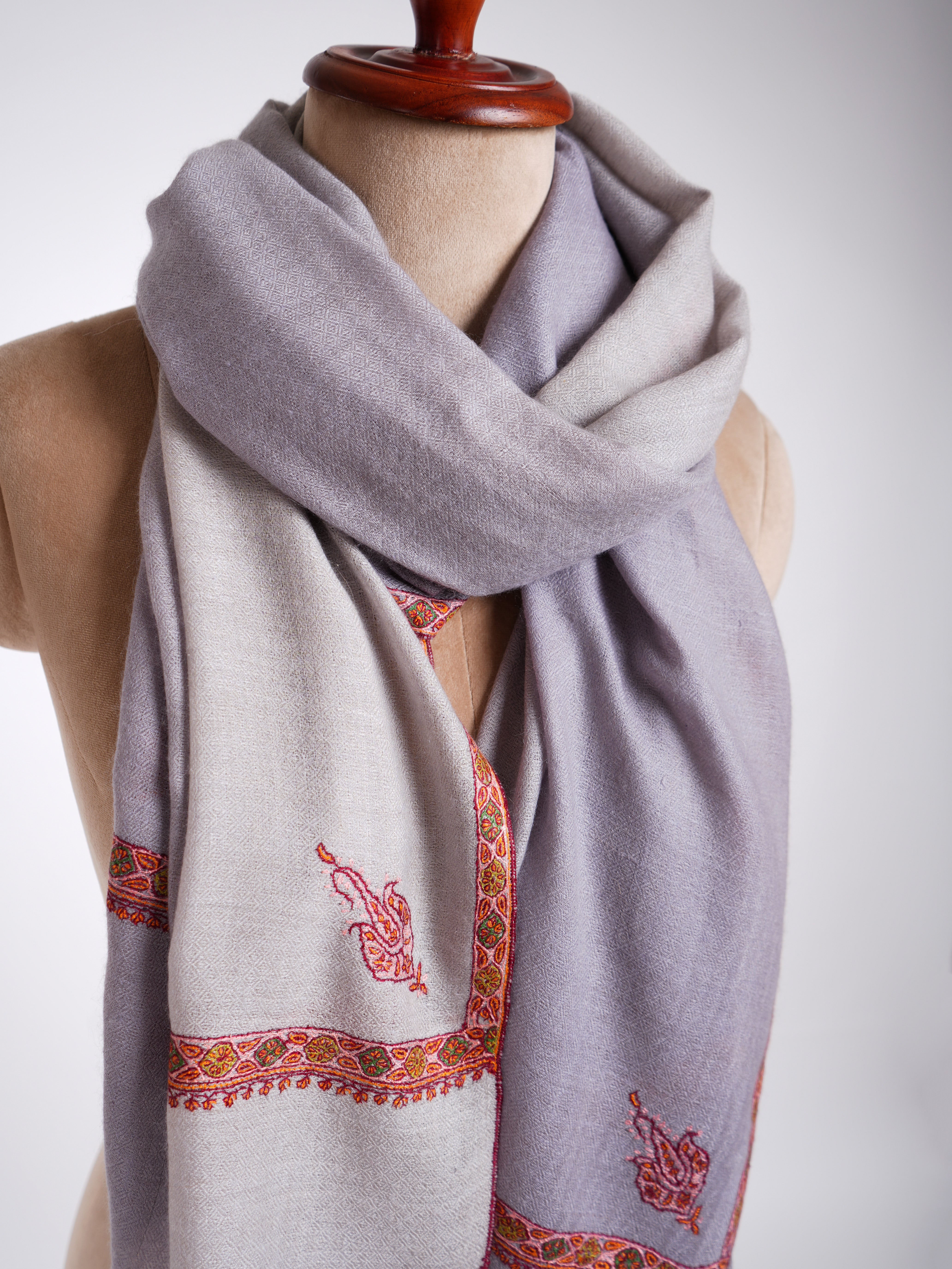 Sciarpa al collo in cashmere Hashia tonalità blu