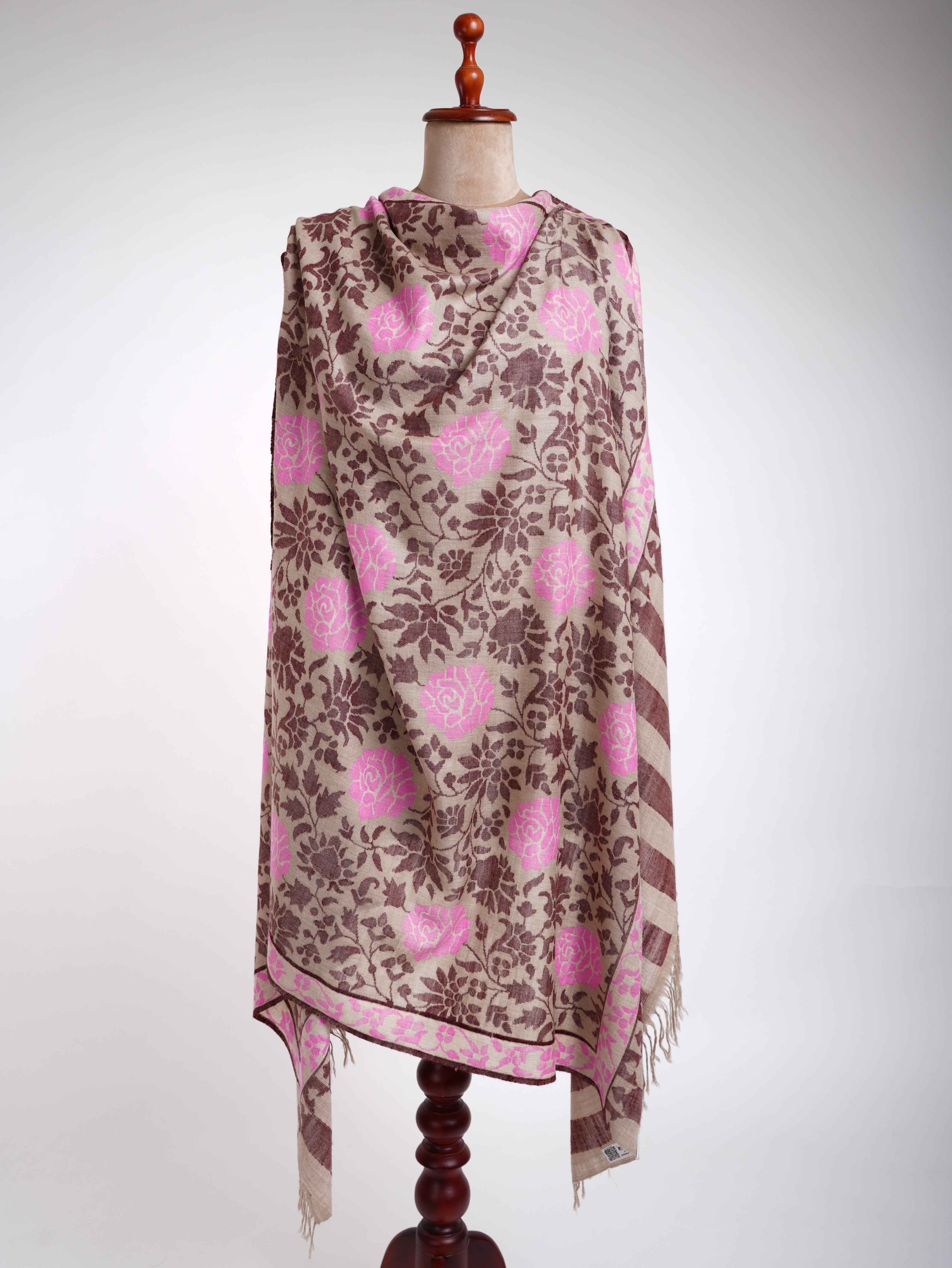 Scialle in cashmere certificato beige chiaro con trama Kani rosa