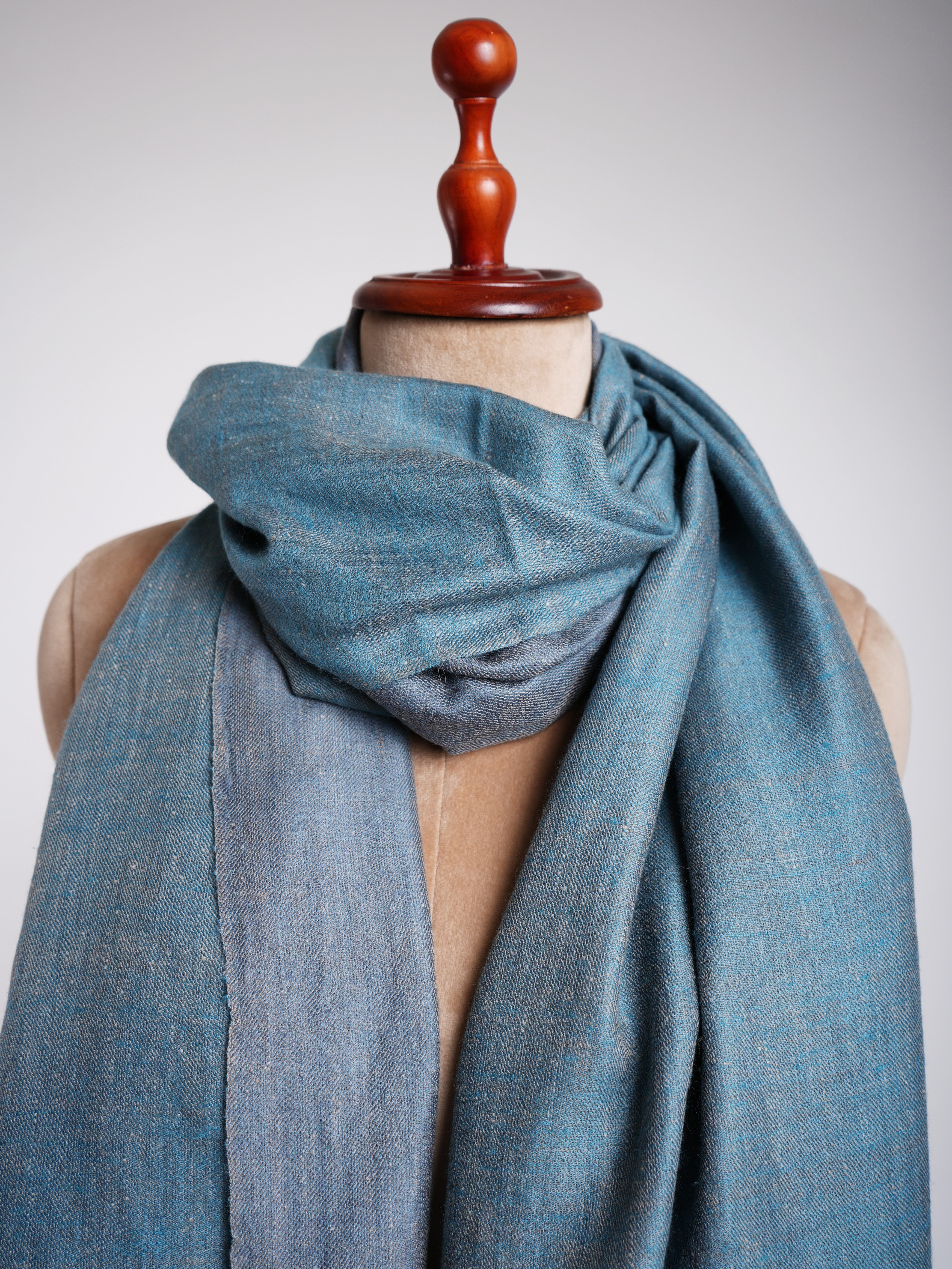 Sciarpa in cashmere dual shade blu pastello