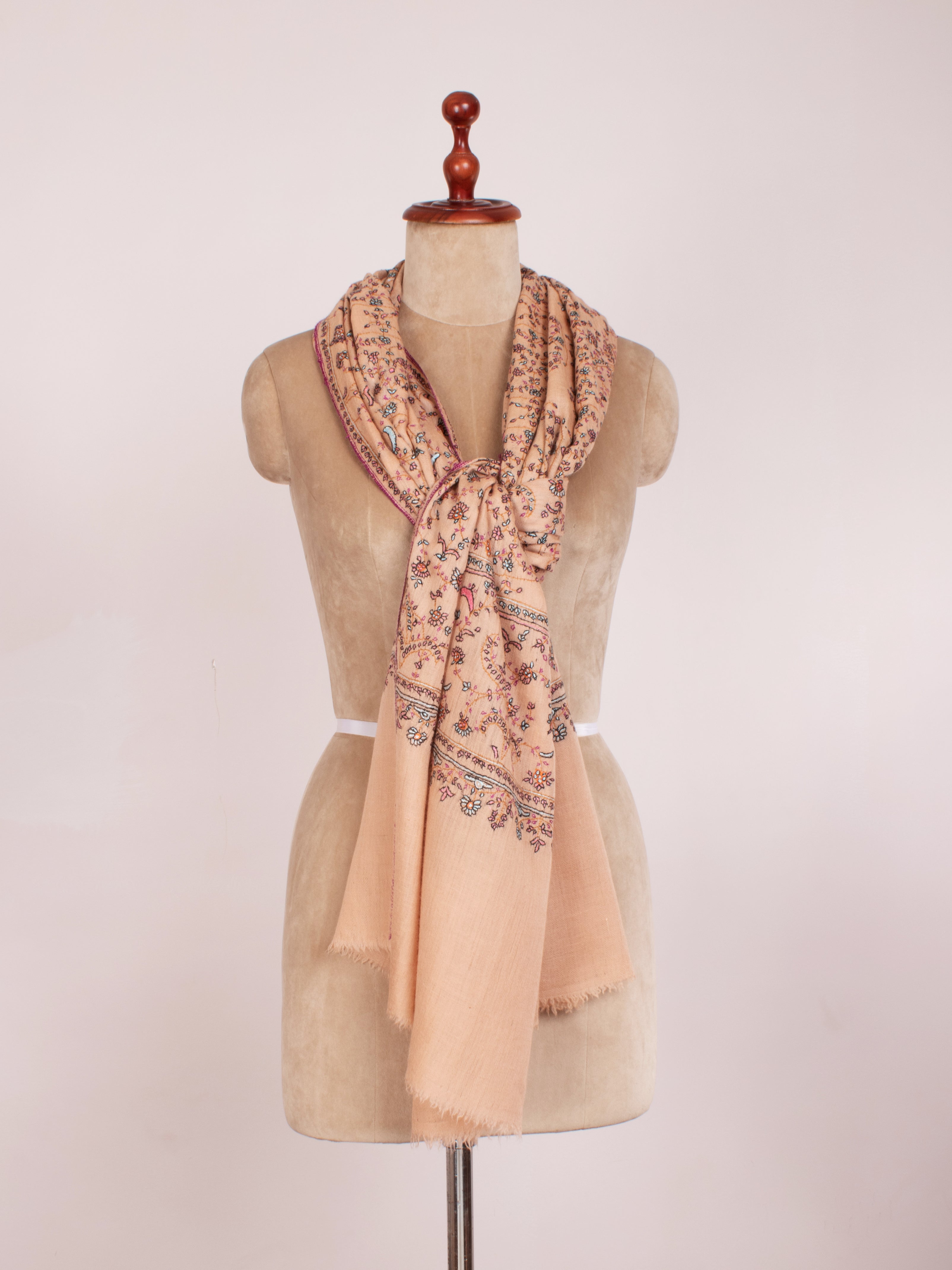 Sciarpa regalo in cashmere ricamato pesca chiaro