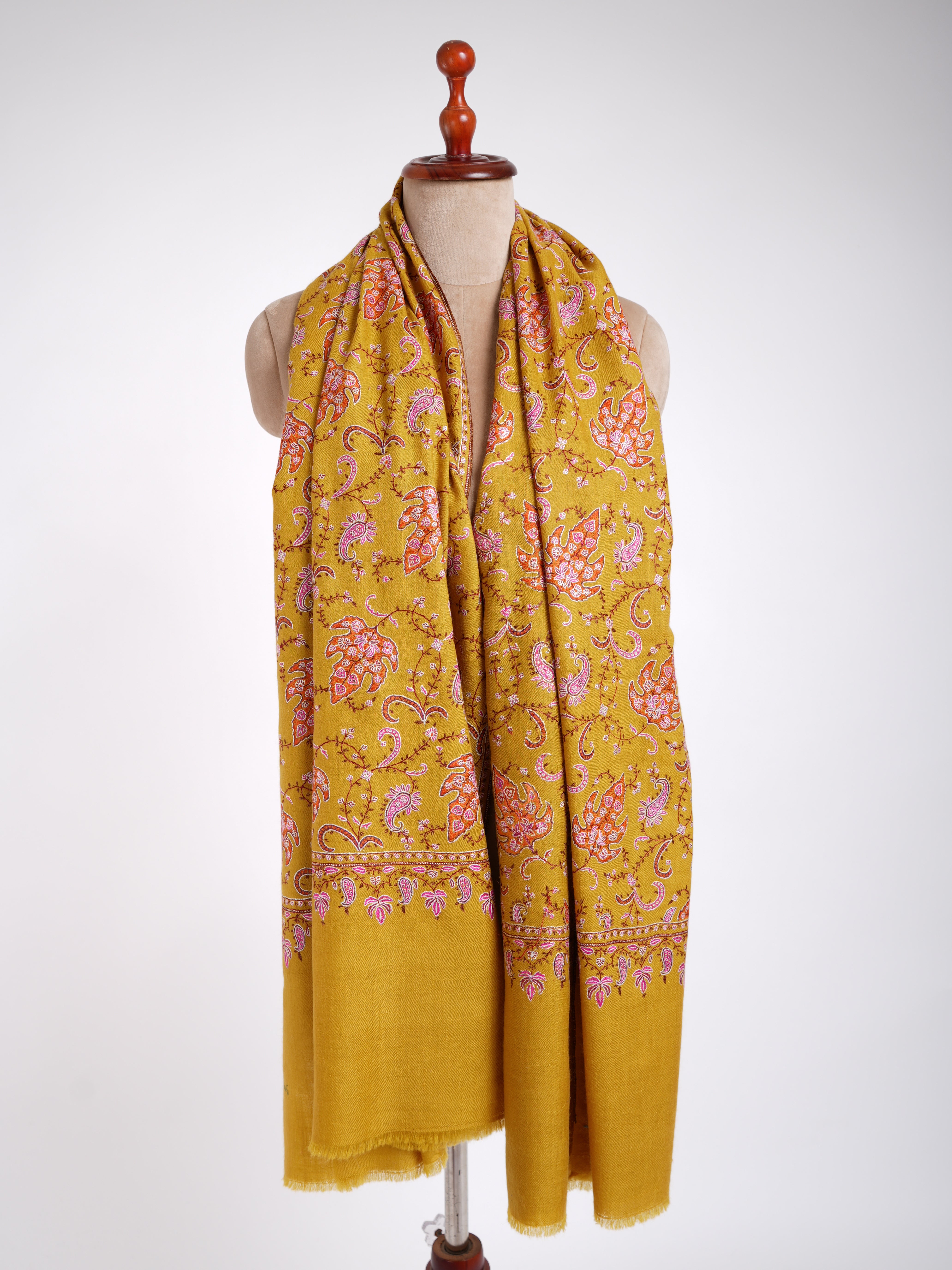 Sozni Jalldar Scialle Pashmina ricamato a mano in oro
