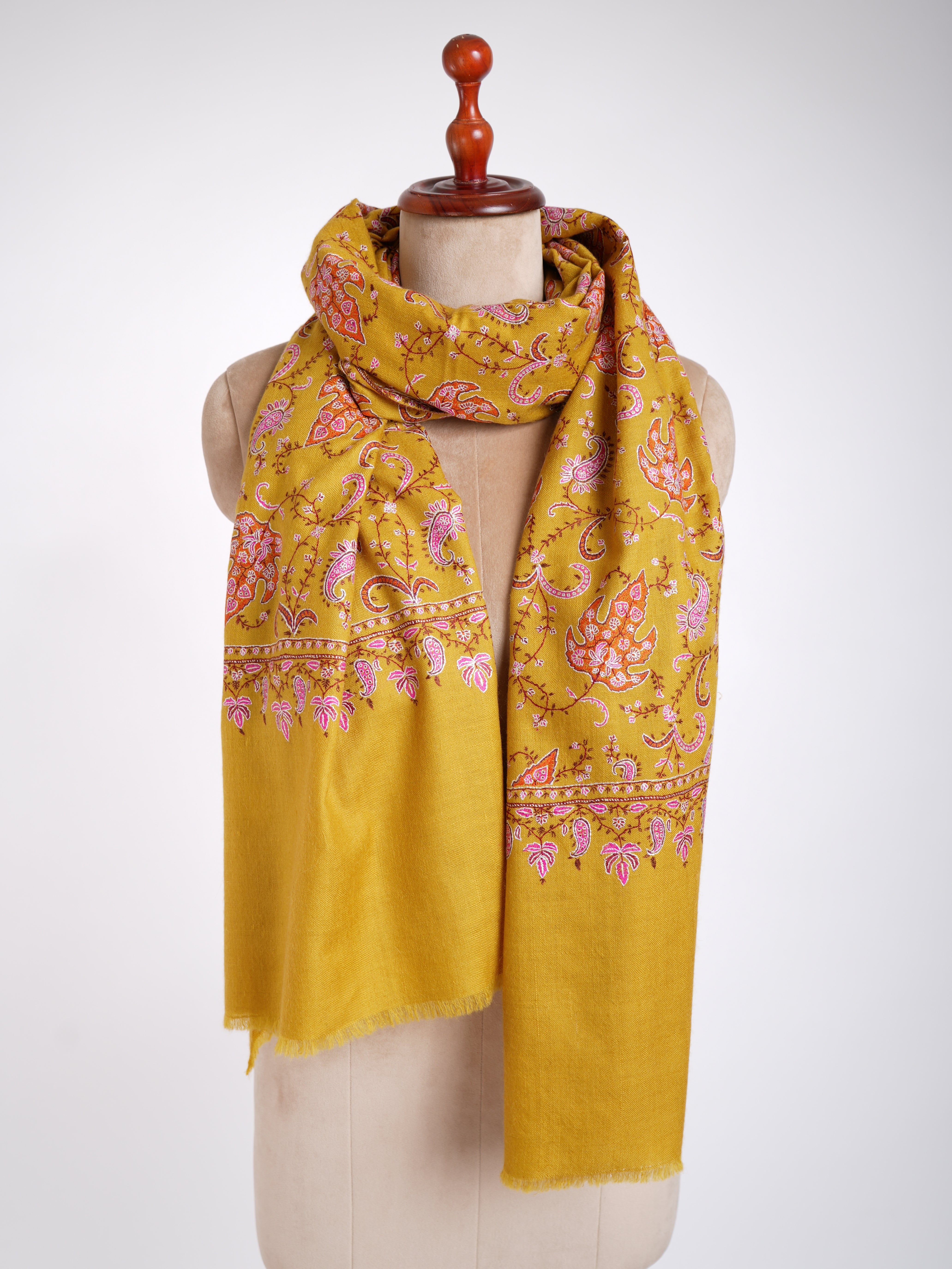Sozni Jalldar Scialle Pashmina ricamato a mano in oro