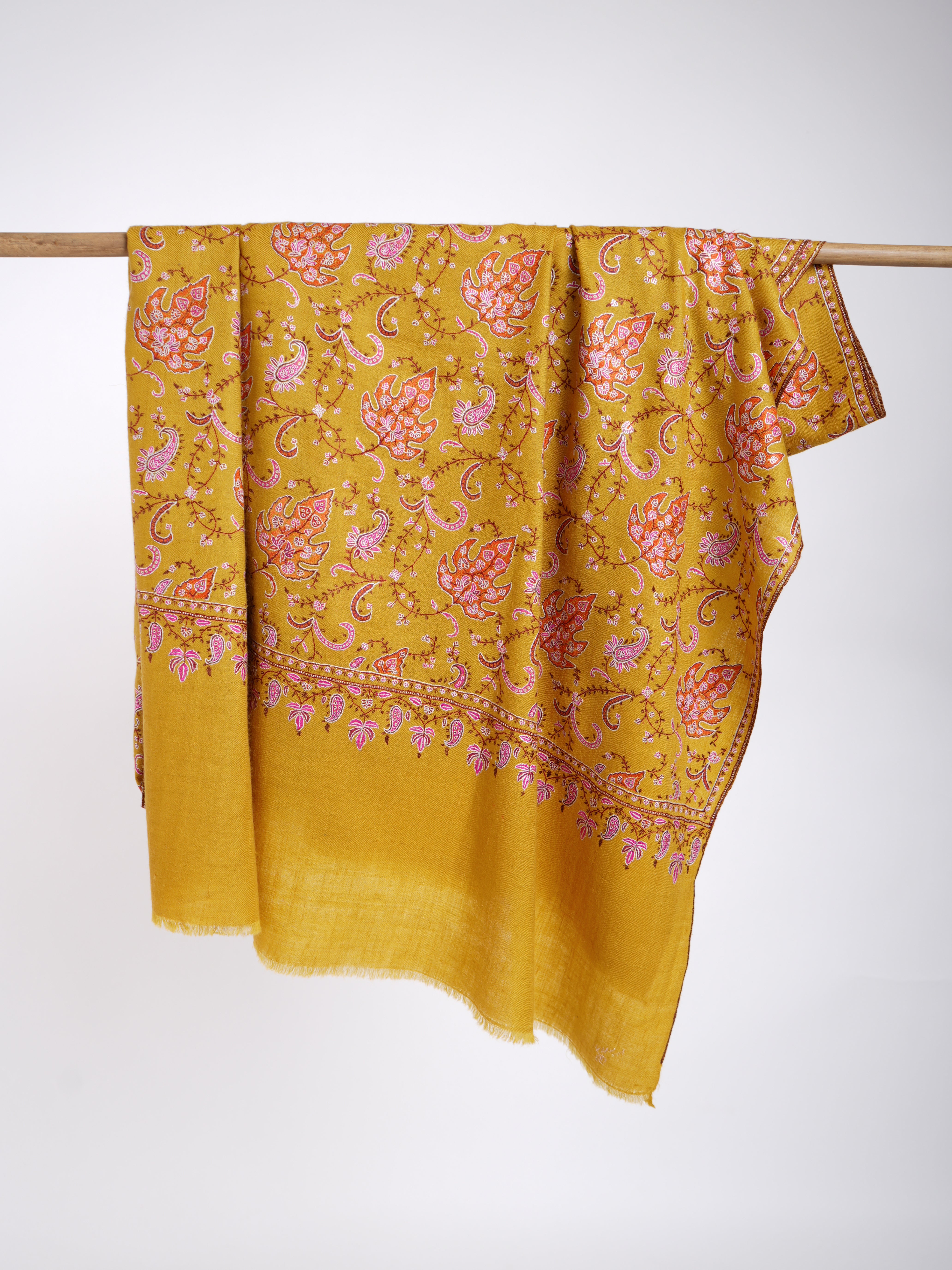 Sozni Jalldar Scialle Pashmina ricamato a mano in oro