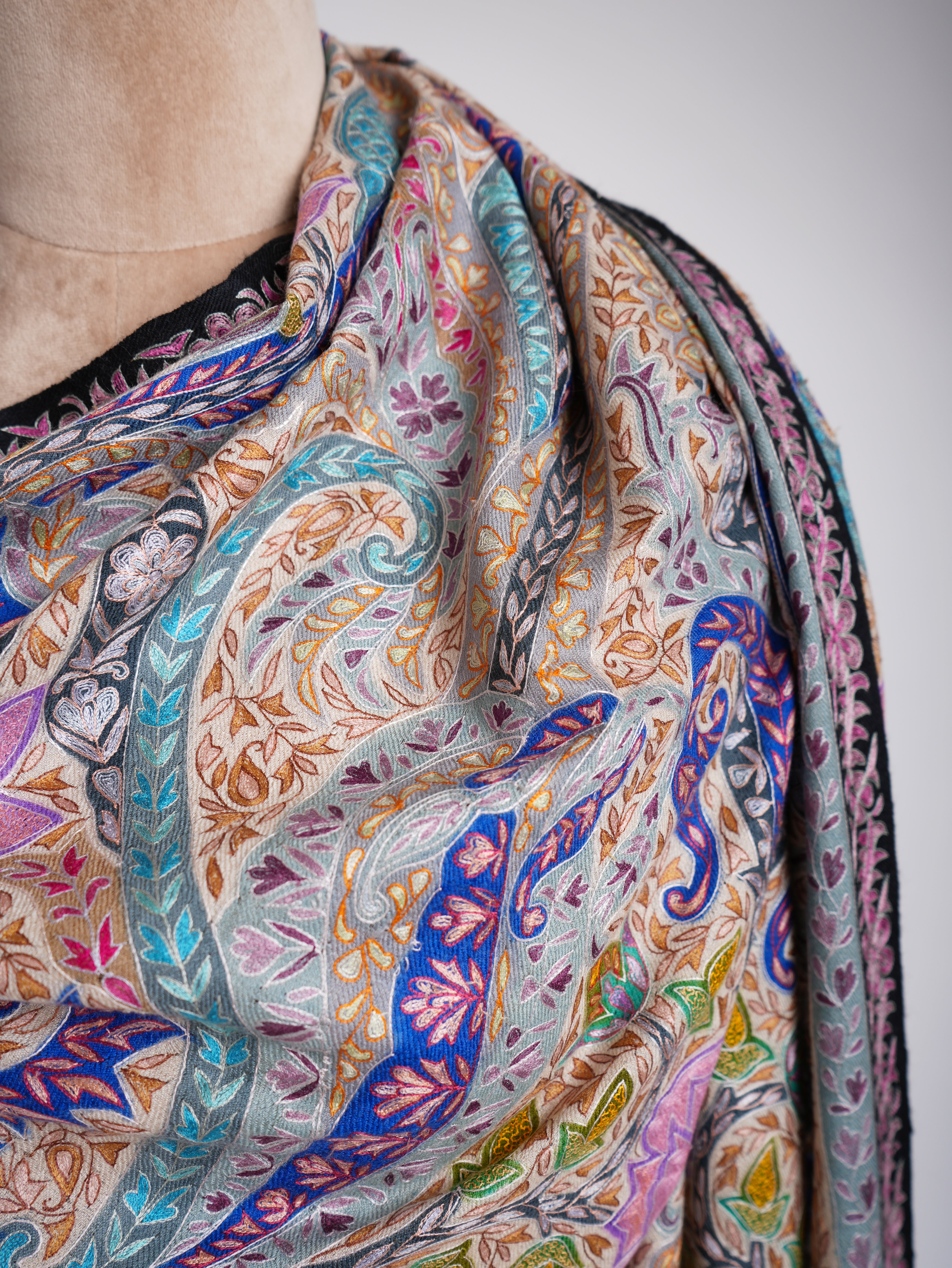 Châle Kalamkari Pashmina brodé à la main en soie d’art