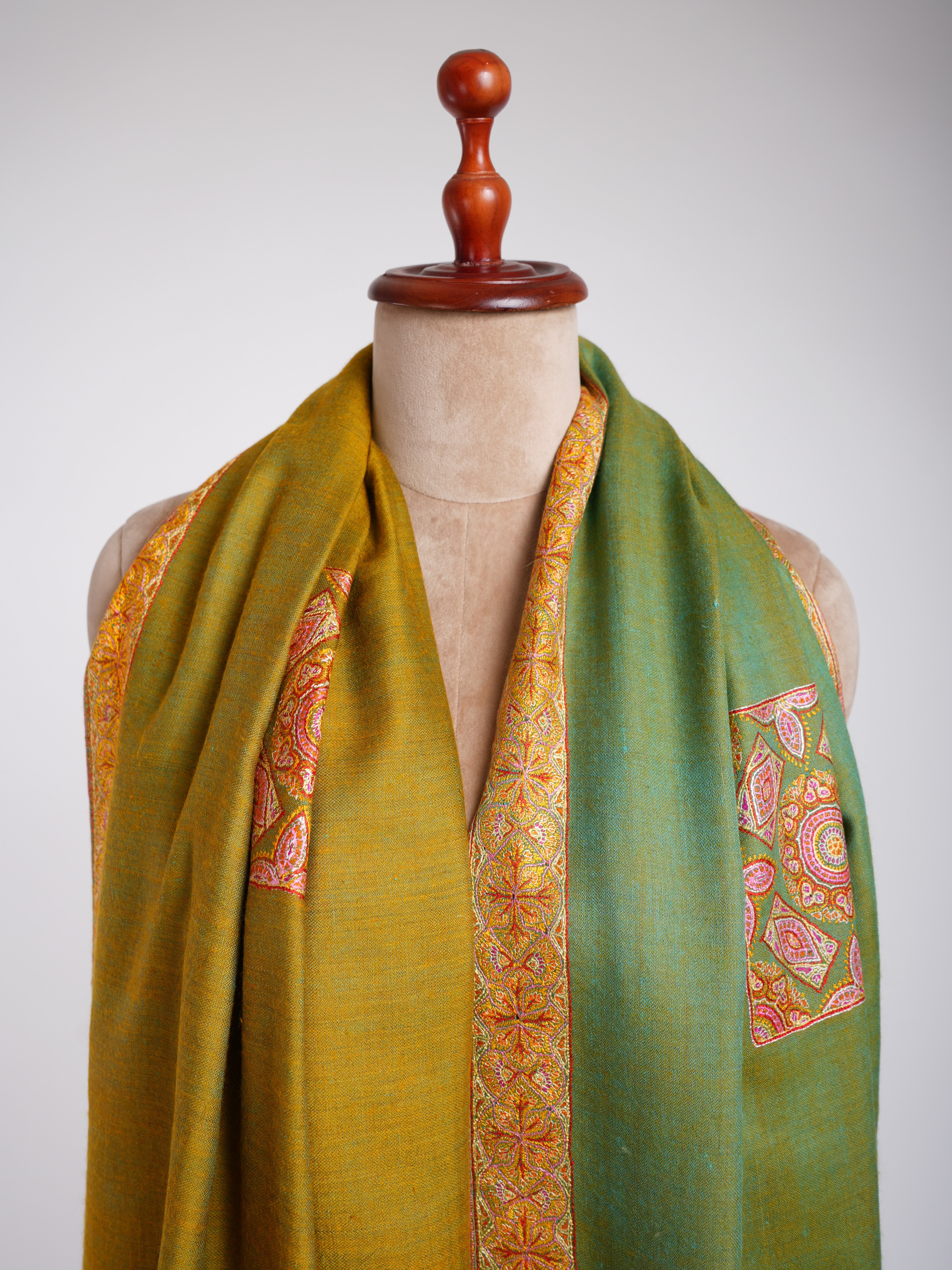 Scialle Pashmina Sozni Dorukha in seta verde