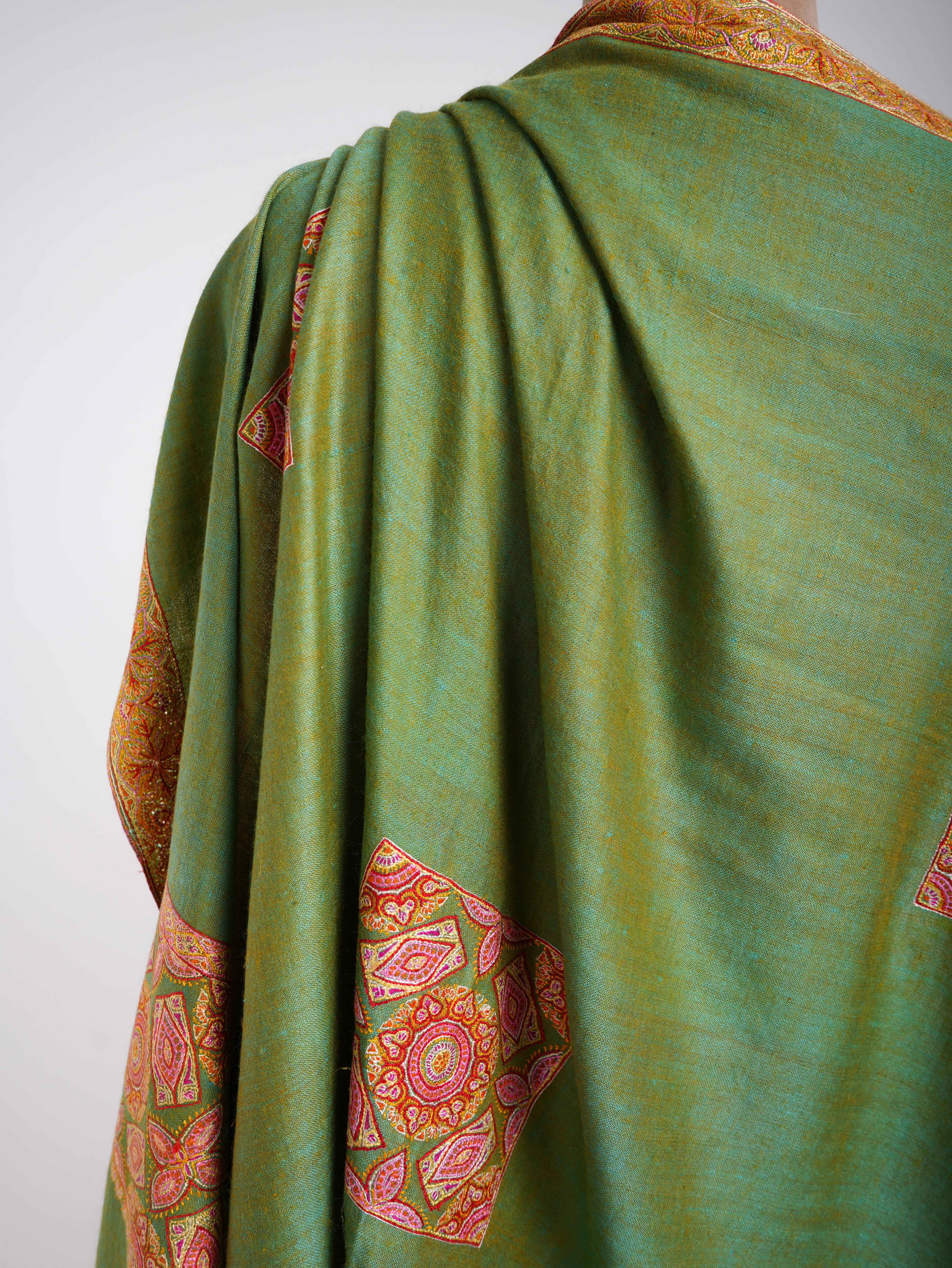 Scialle Pashmina Sozni Dorukha in seta verde