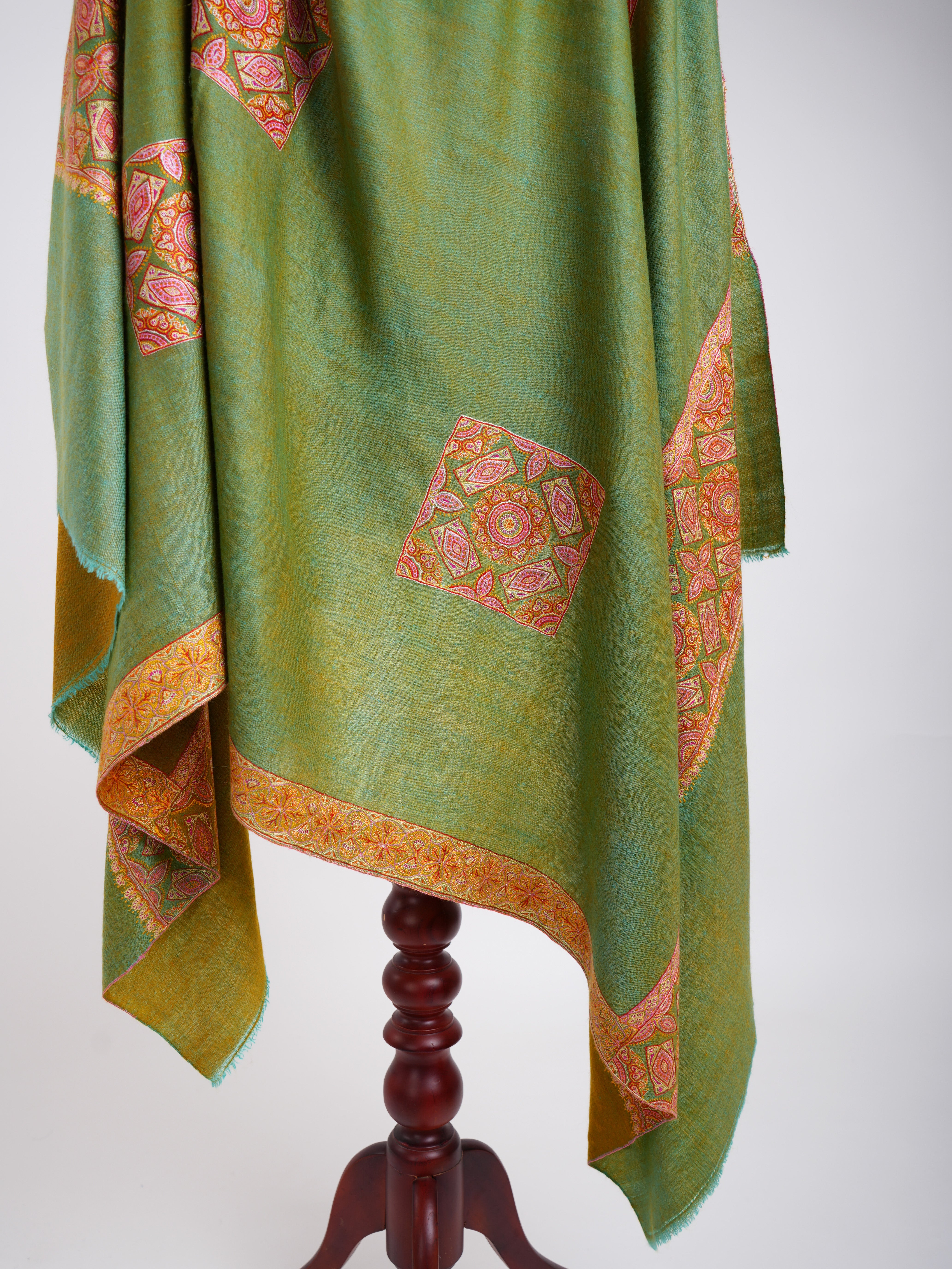 Scialle Pashmina Sozni Dorukha in seta verde