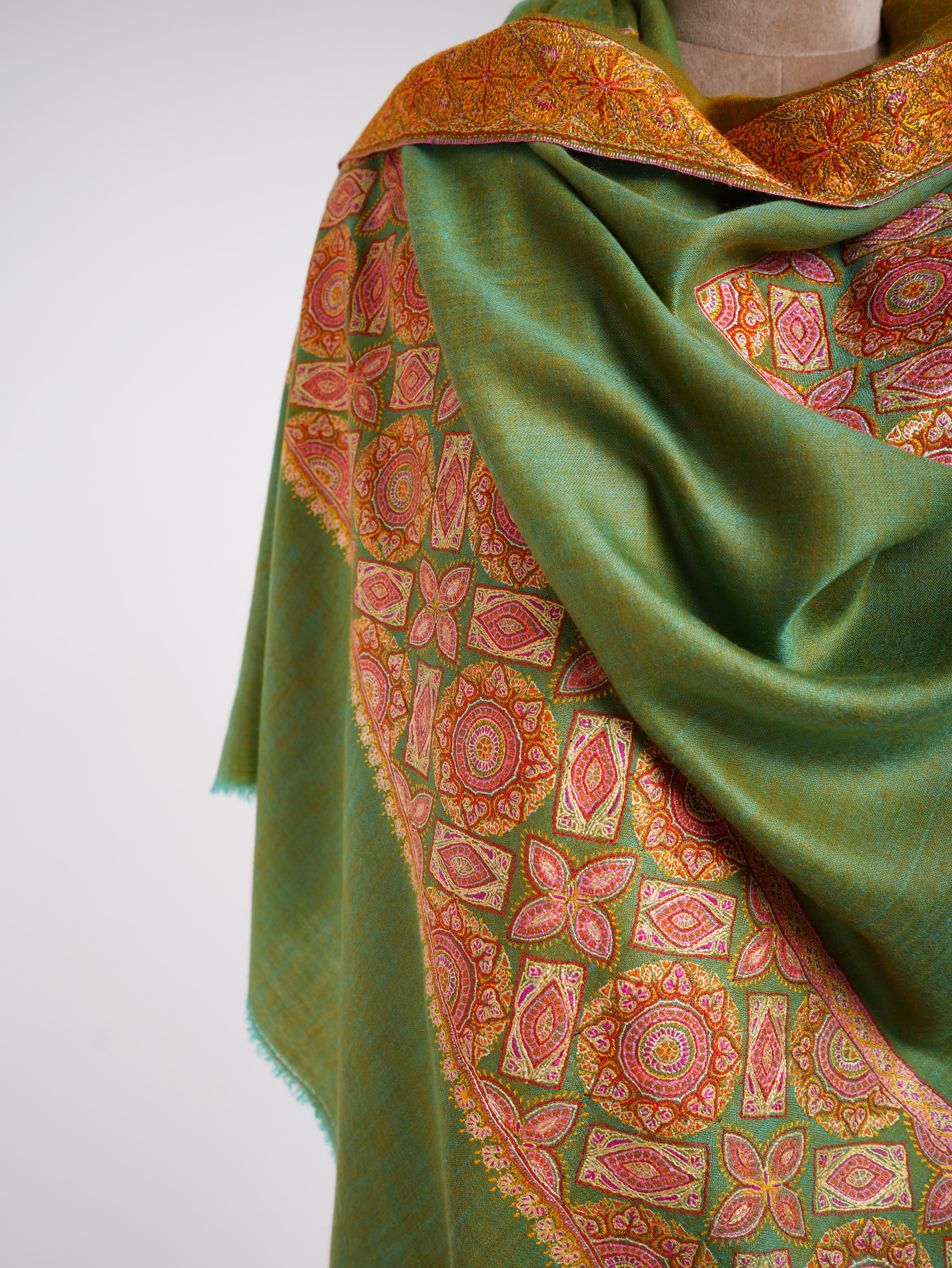 Scialle Pashmina Sozni Dorukha in seta verde