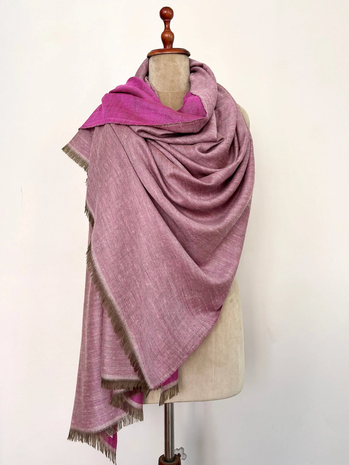 Fuchsia and Ivory Dorukha Kashmiri Pashmina Handloom Shawl Shahkaar