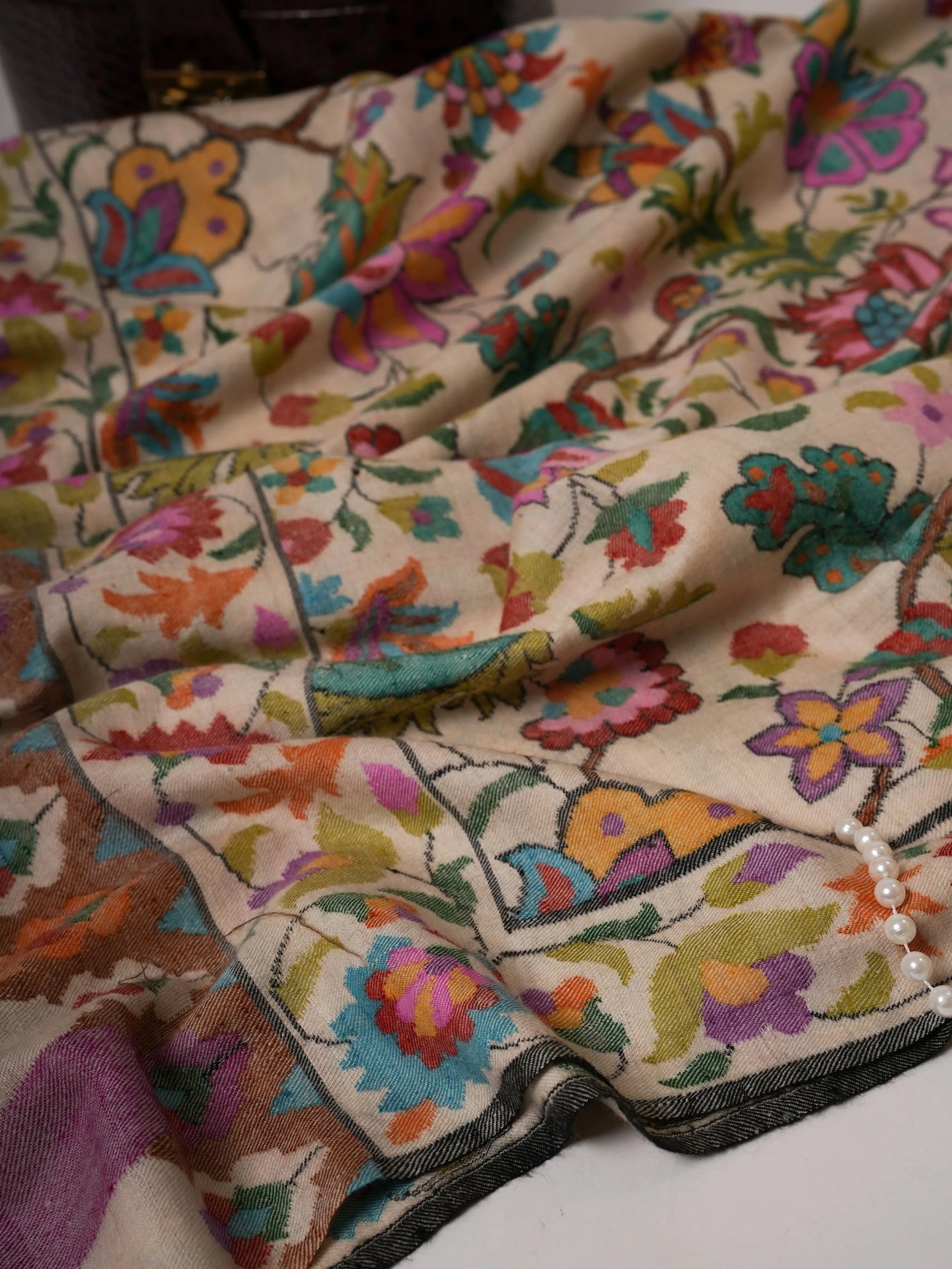 Handwoven Featherlight Ivory Kani Pashmina Shawl Shahkaar