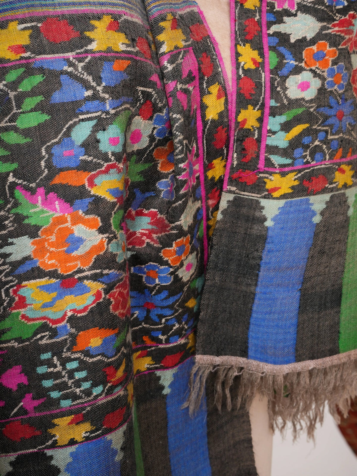 Handwoven Kashmiri Kani Pashmina Shawl with Traditional Motifs Shahkaar