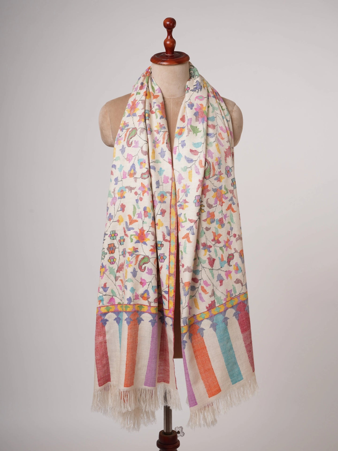 Ivory Kani Pashmina Shawl with Fine Traditional Motifs – Handwoven Art Shahkaar