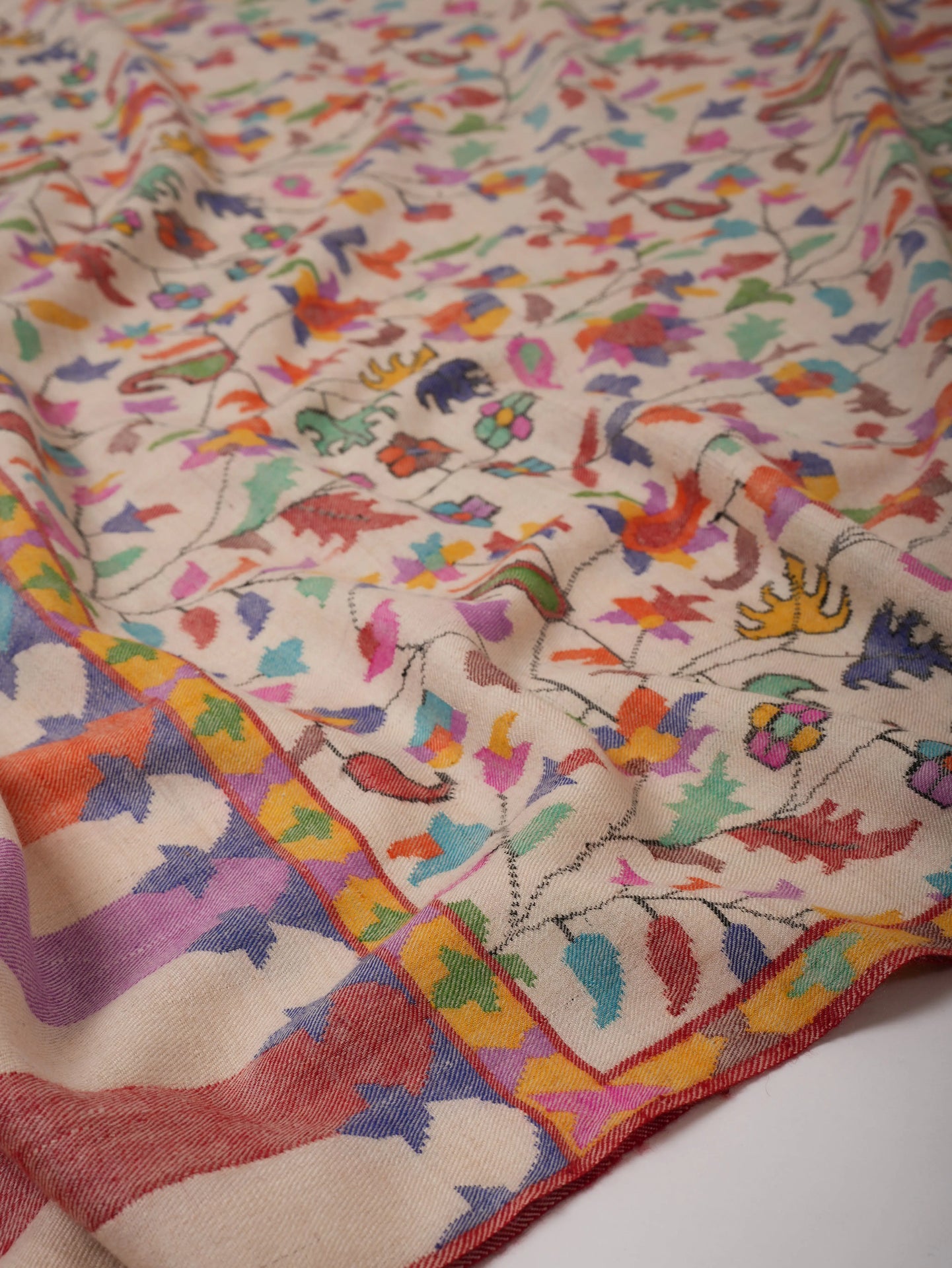 Ivory Kani Pashmina Shawl with Fine Traditional Motifs – Handwoven Art Shahkaar