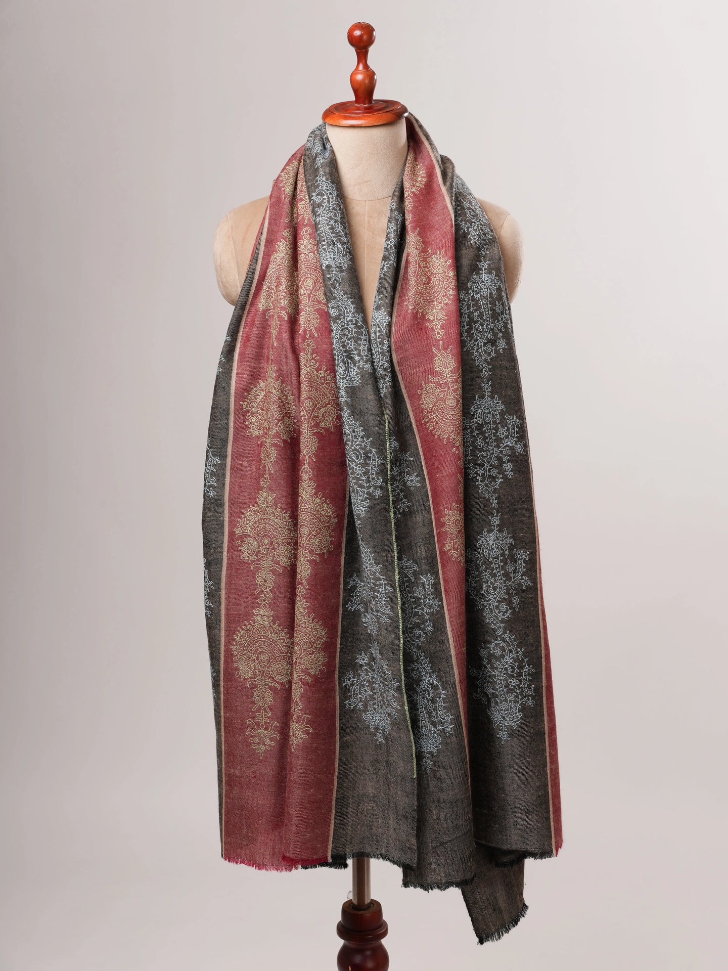 Khatras Hand Embroidered Luxurious Kashmiri Pashmina Shawl Shahkaar