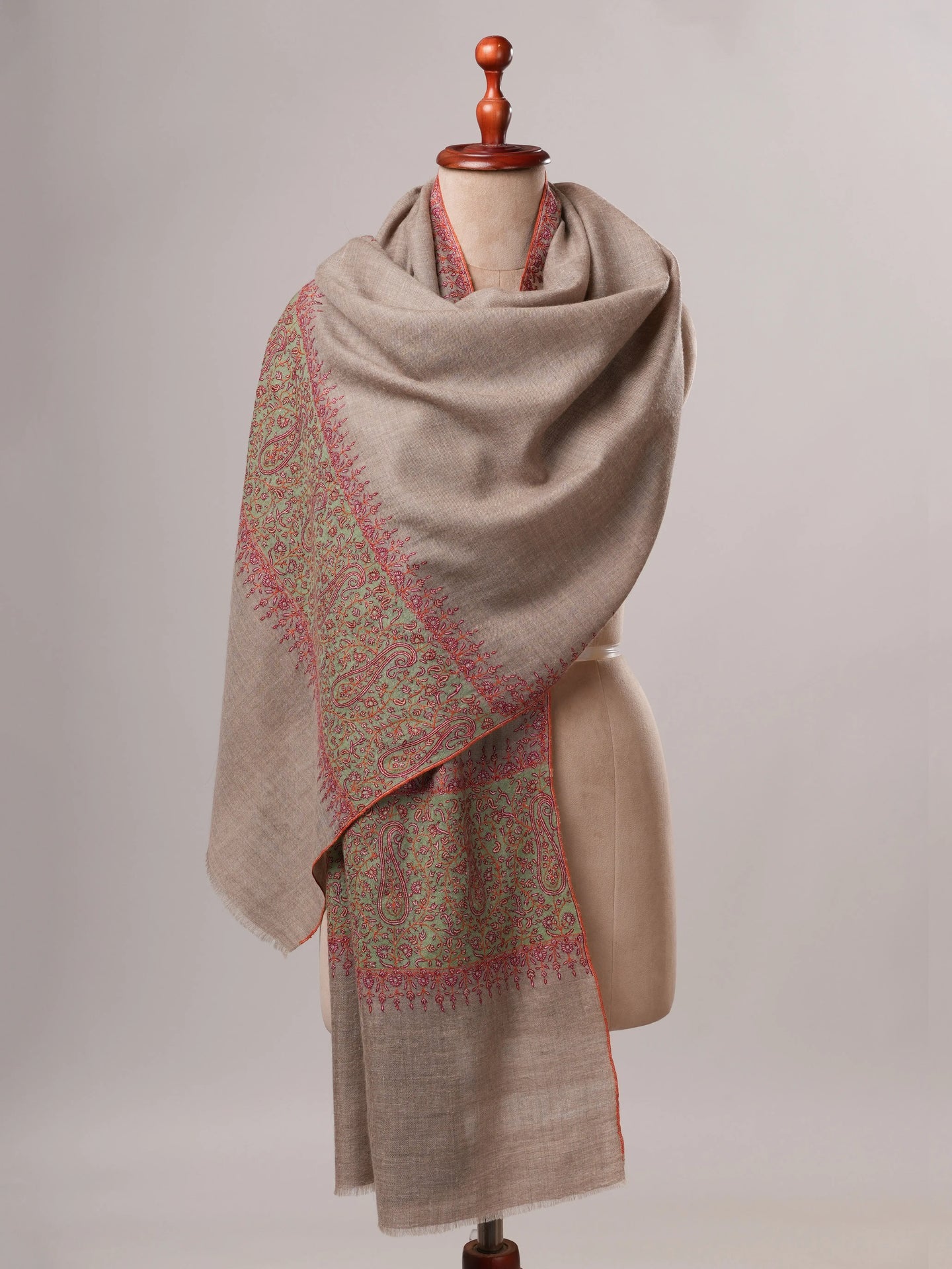 Luxurious Natural Grey Cashmere Wrap with Contrast Palla Detailing Shahkaar