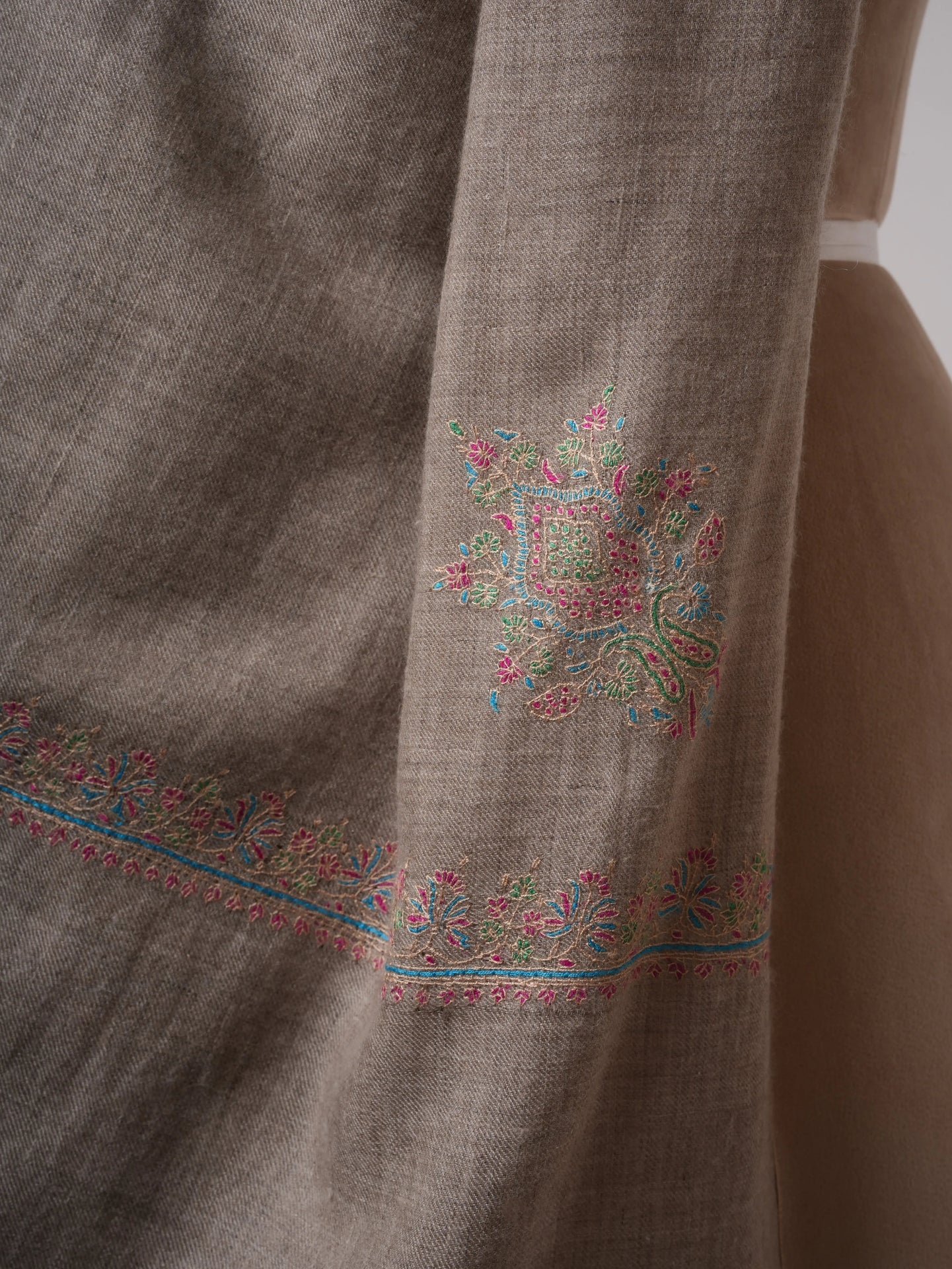 Natural Grey Fine Pashmina Shawl with Hashia Embroidery – Soft & Luxurious Shahkaar