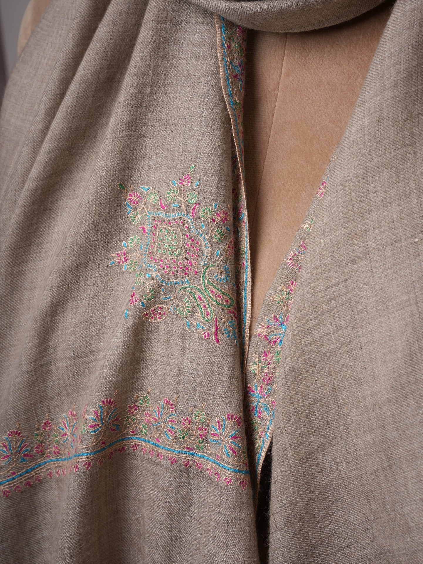 Natural Grey Fine Pashmina Shawl with Hashia Embroidery – Soft & Luxurious Shahkaar