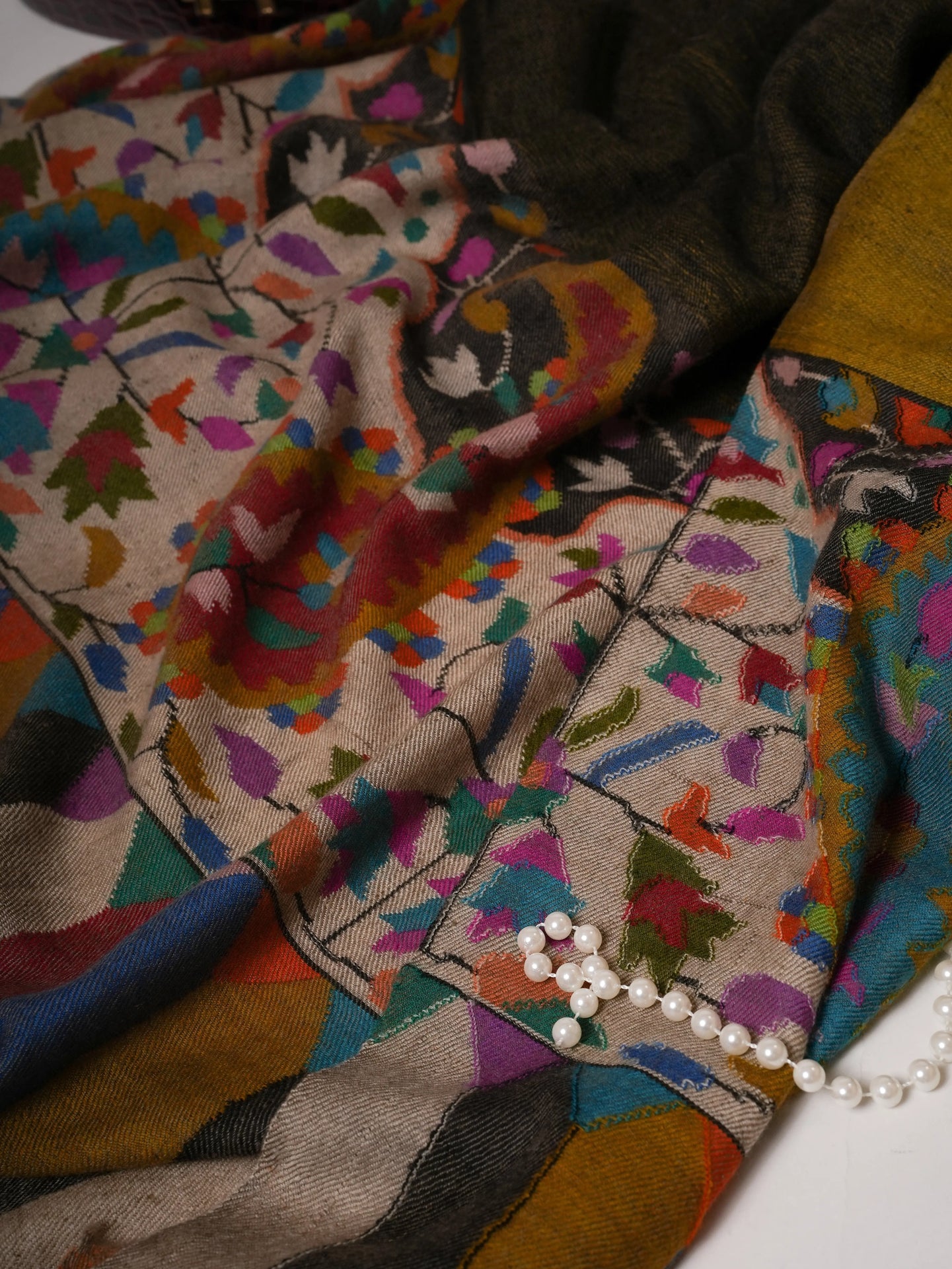 Oversized Dual Tone Mustard & Black Handwoven Kani Palla Pashmina Shawl Shahkaar