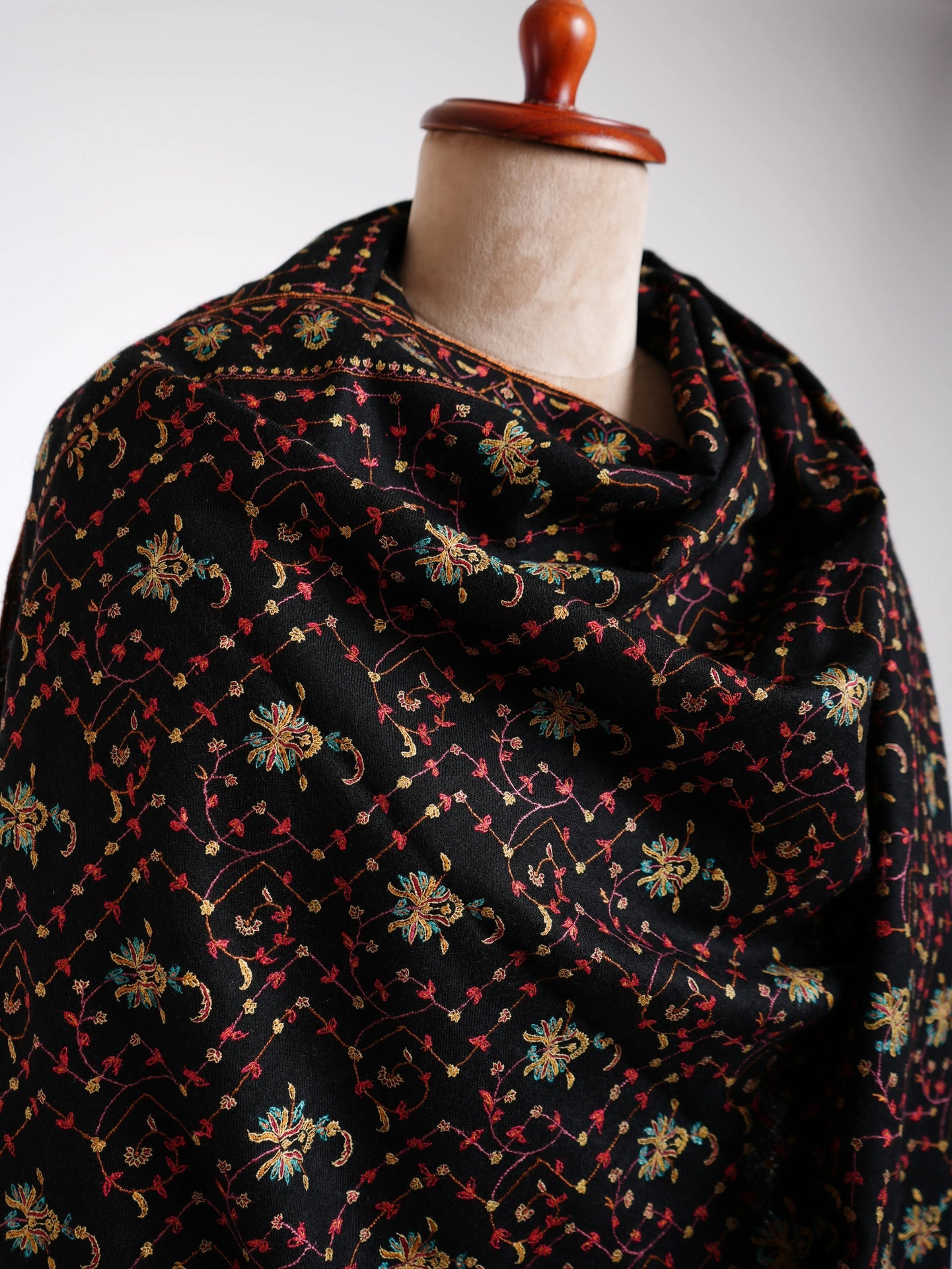 Pretty Black Kashmiri Pashmina Shawl Shahkaar