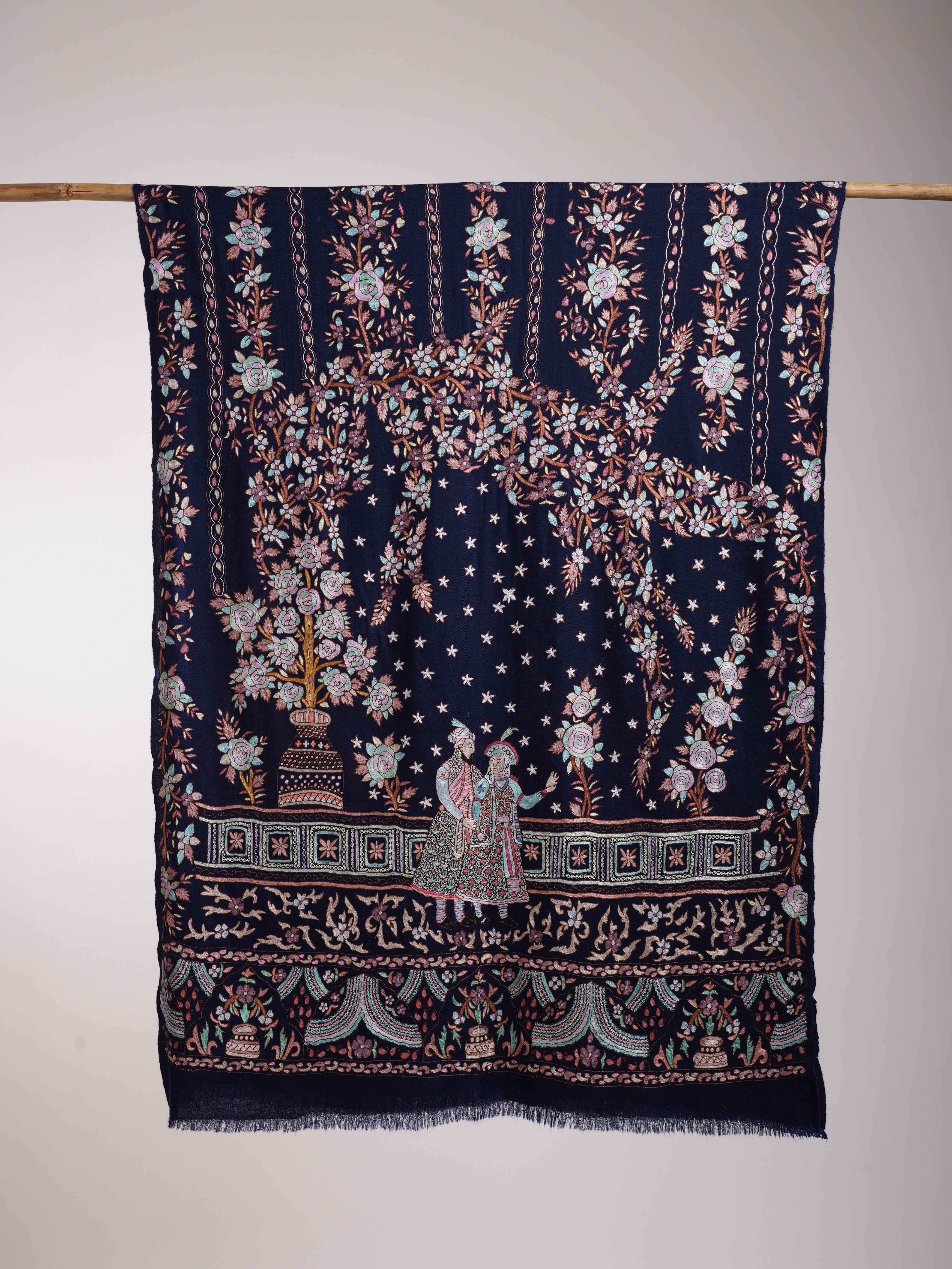 Écharpe en cachemire brodée au crochet fait à la main, bleu classique