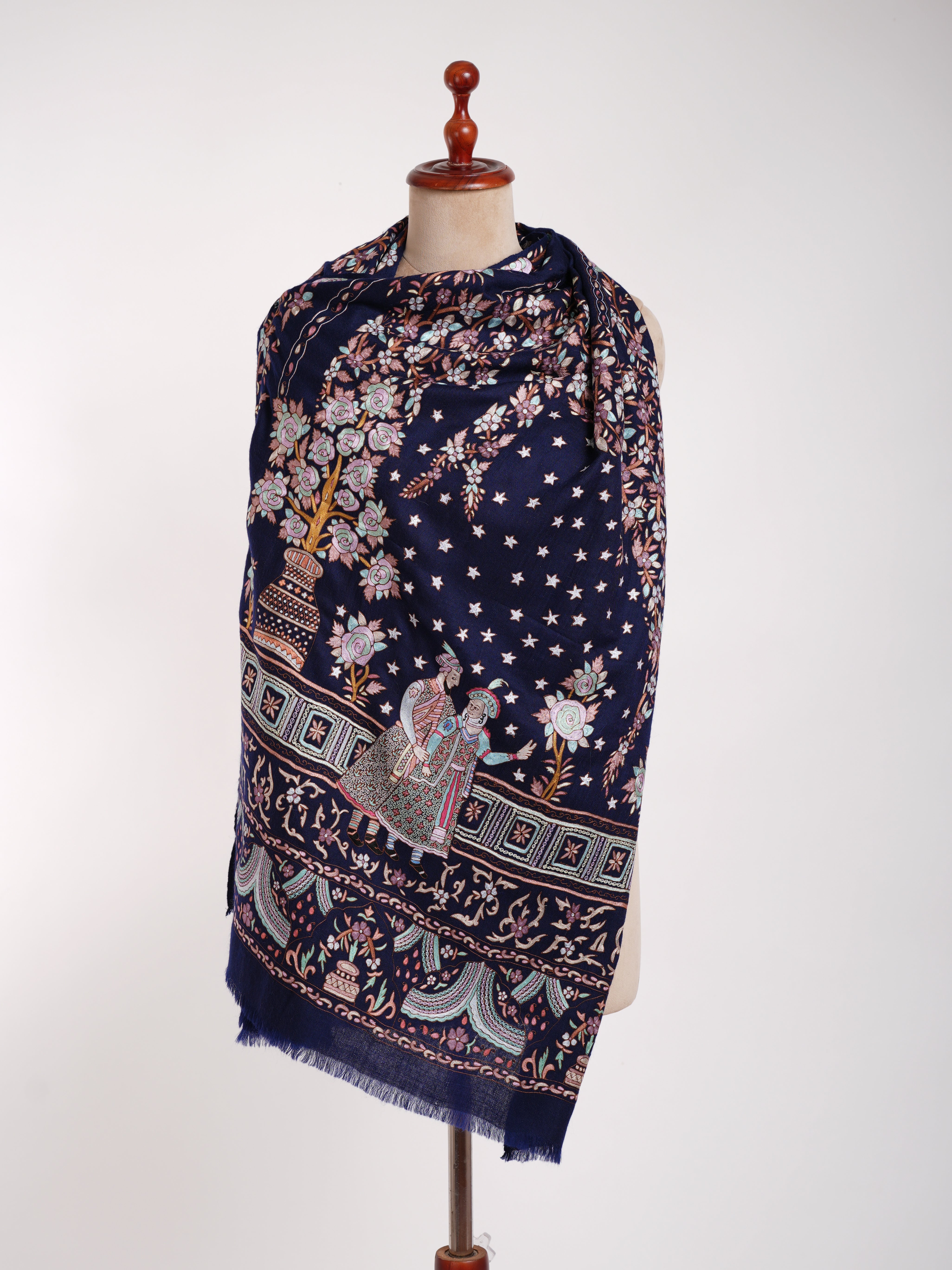 Écharpe en cachemire brodée au crochet fait à la main, bleu classique