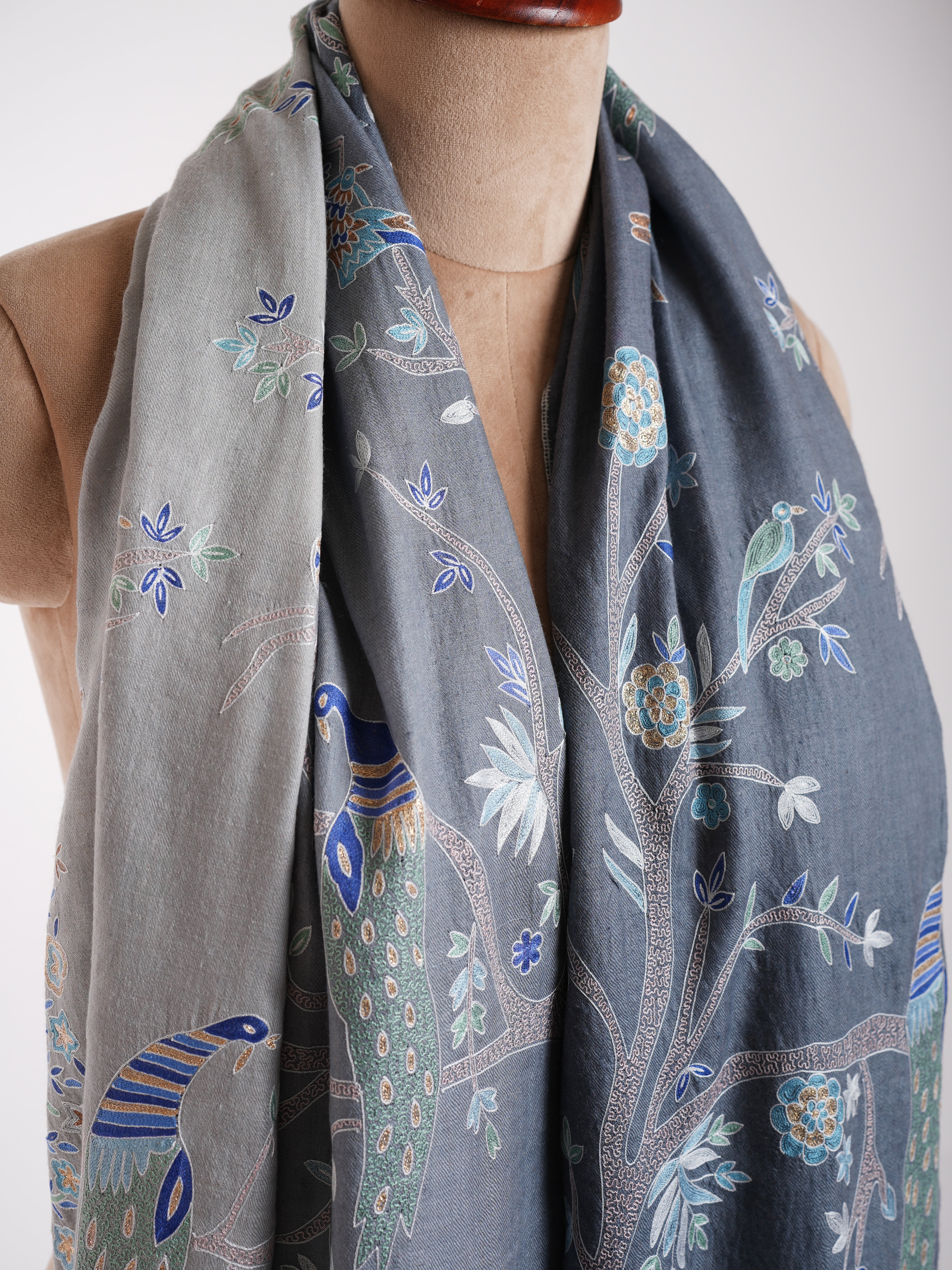 Handbestickter Pfauenbaum-Pashmina-Schal