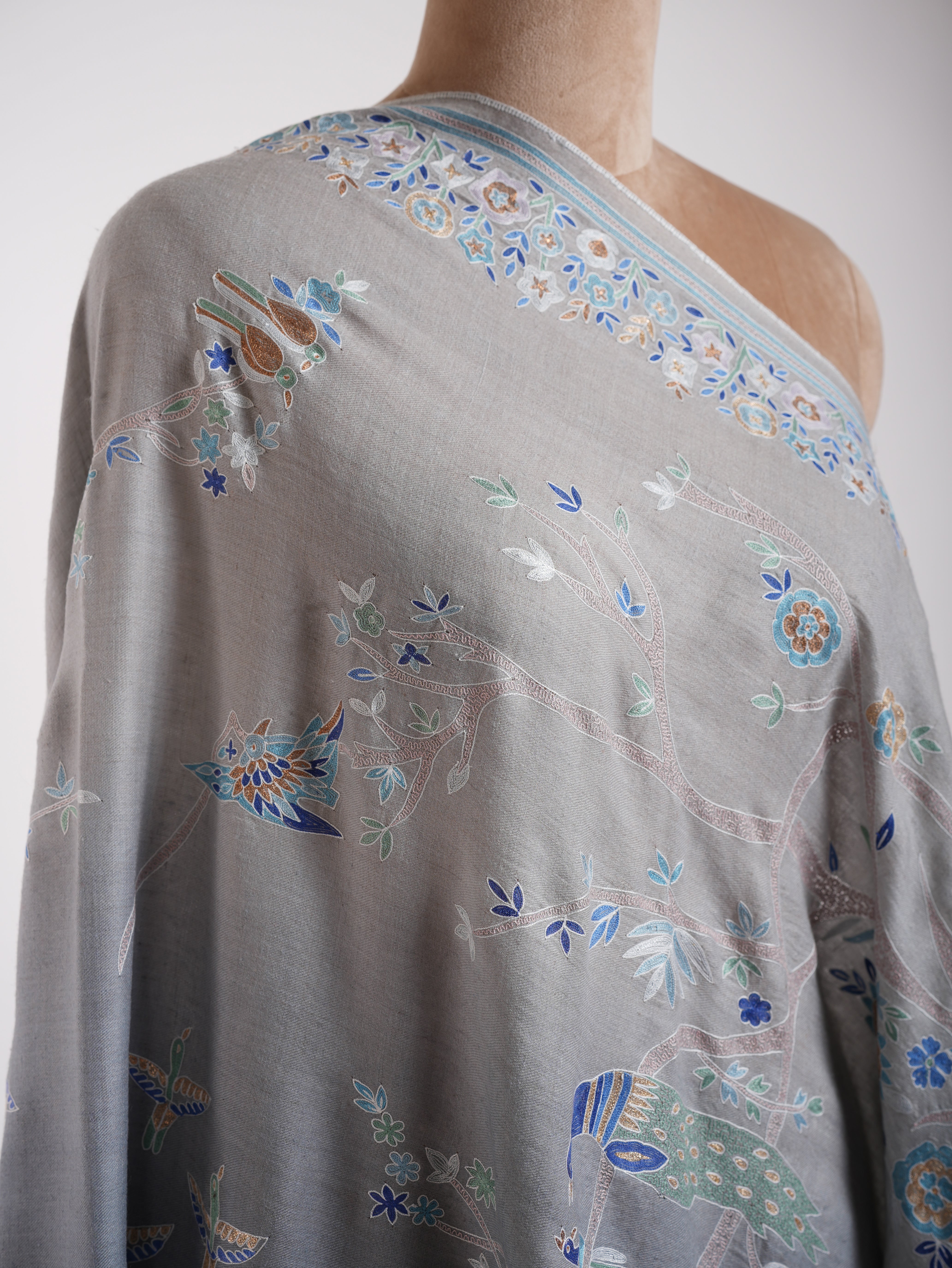 Handbestickter Pfauenbaum-Pashmina-Schal
