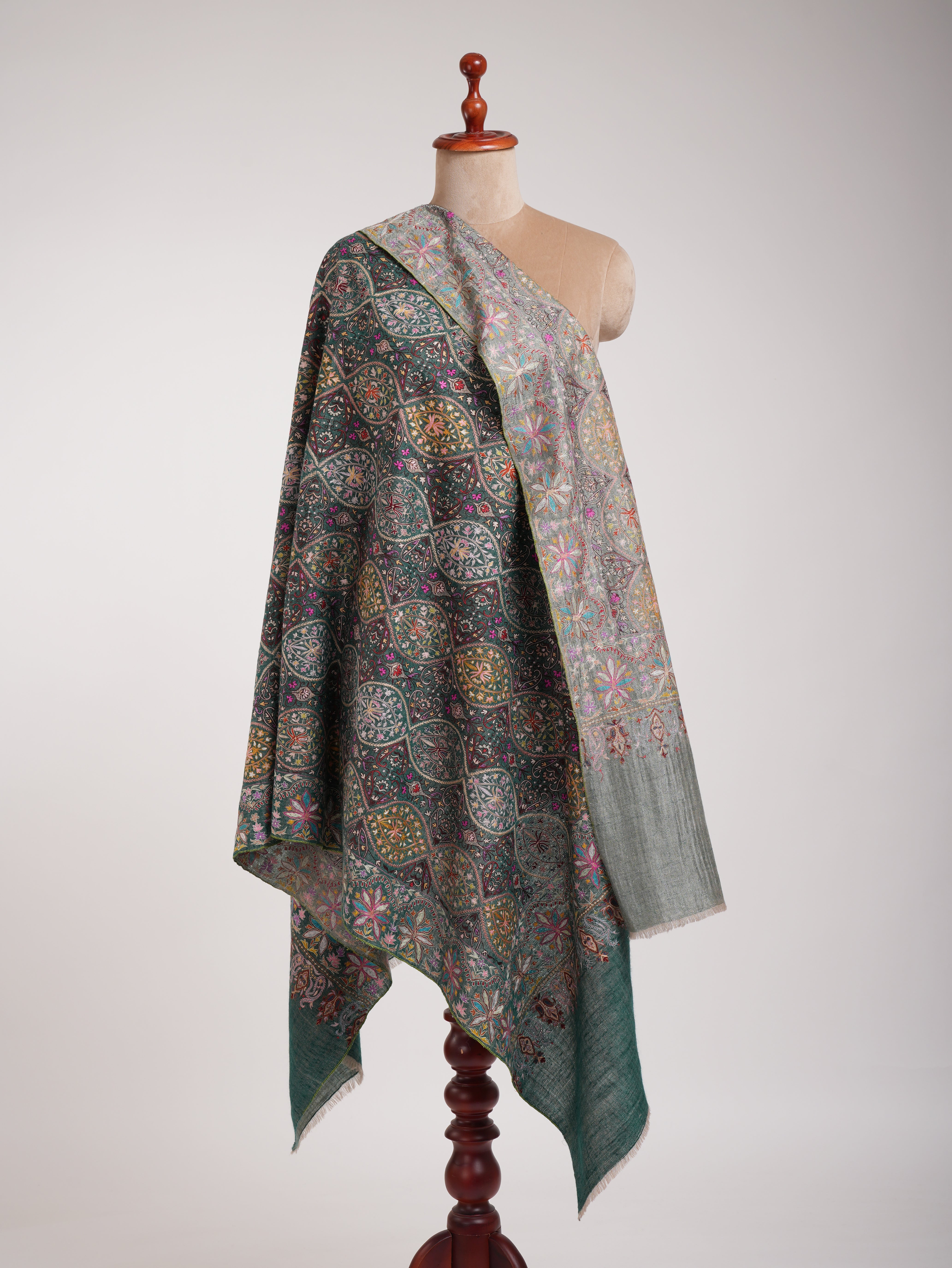 Green foncé et argent Dorukha Art en soie broderie pashina châle