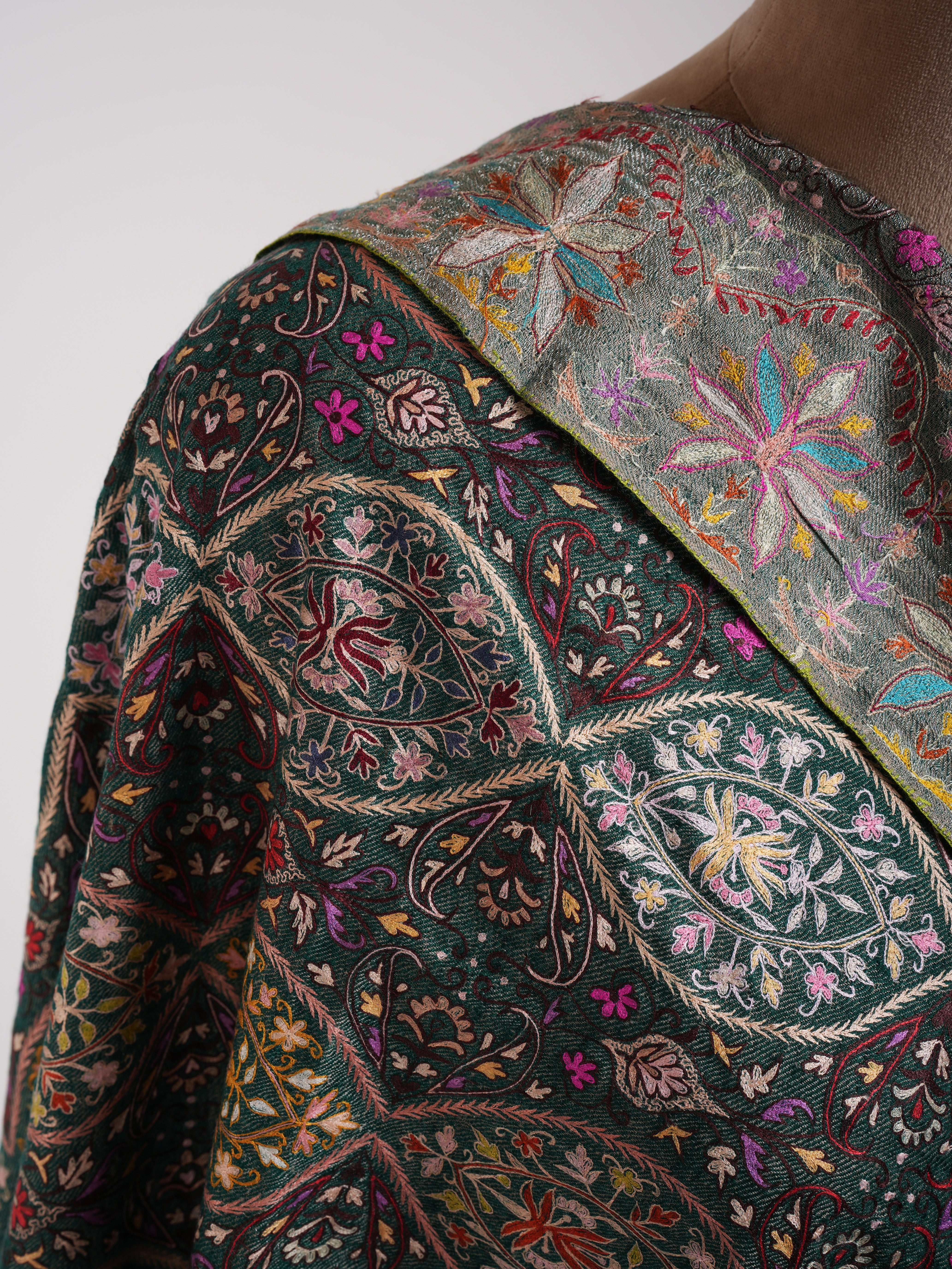 Green foncé et argent Dorukha Art en soie broderie pashina châle