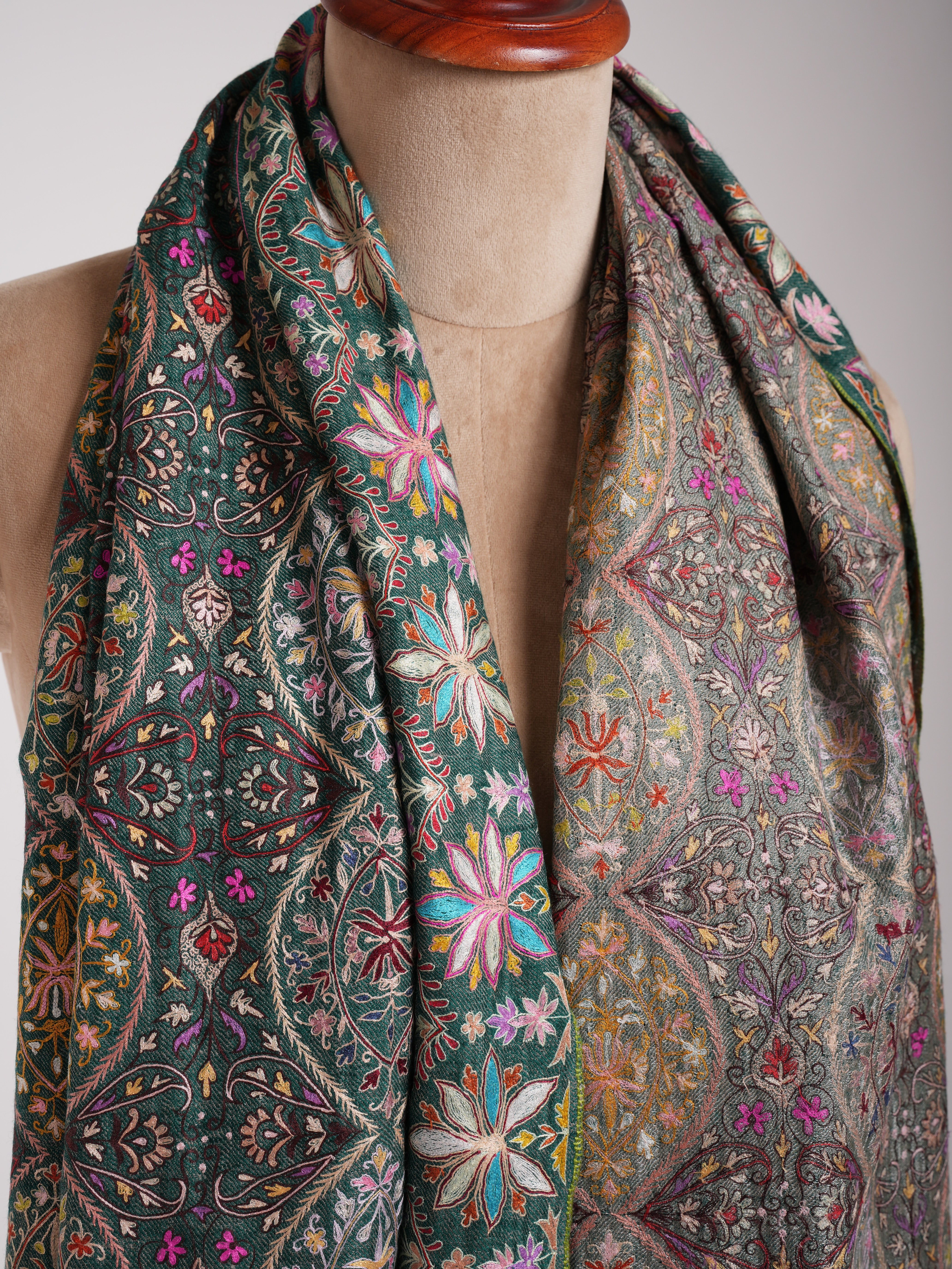 Green foncé et argent Dorukha Art en soie broderie pashina châle
