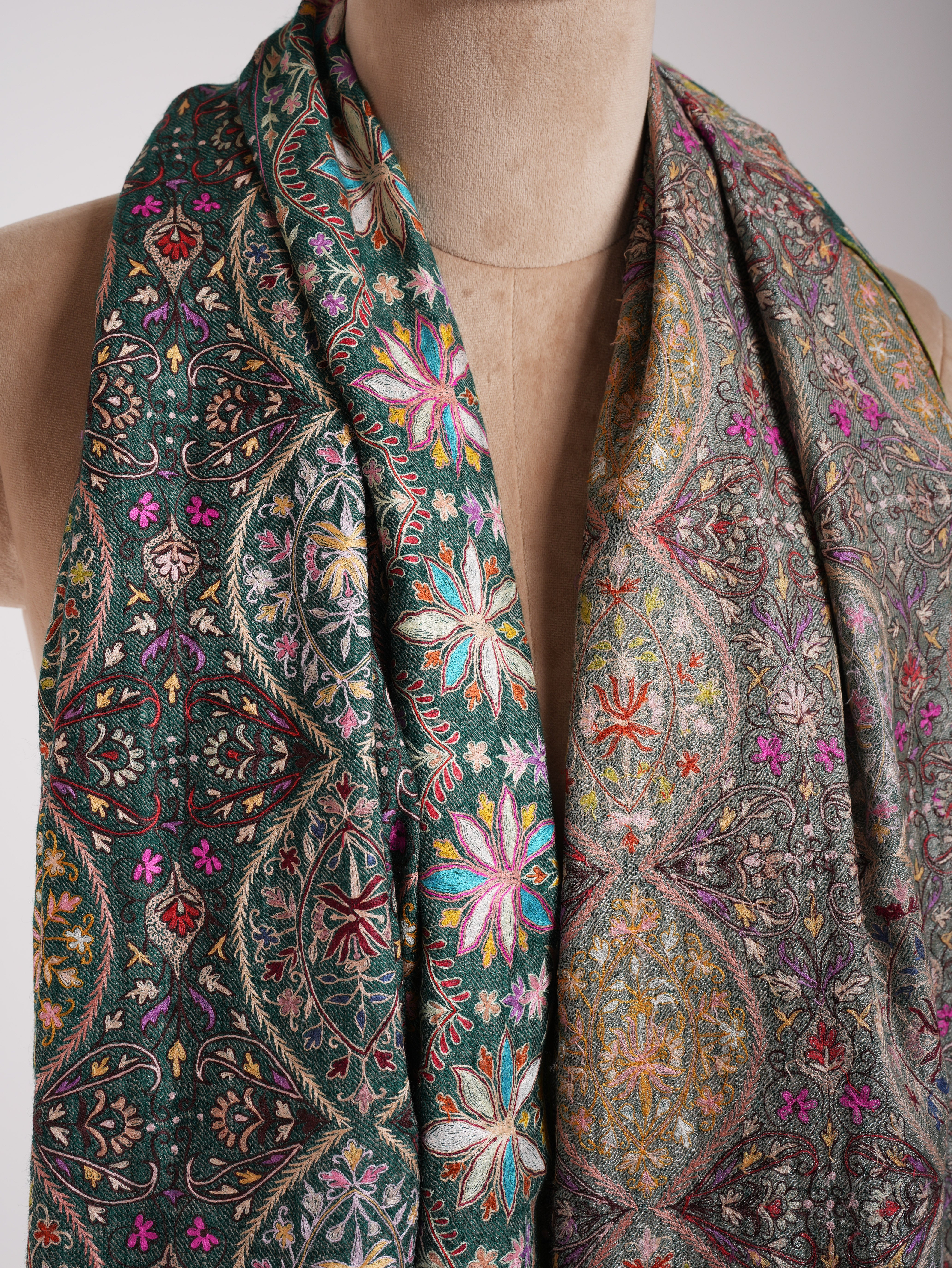 Green foncé et argent Dorukha Art en soie broderie pashina châle