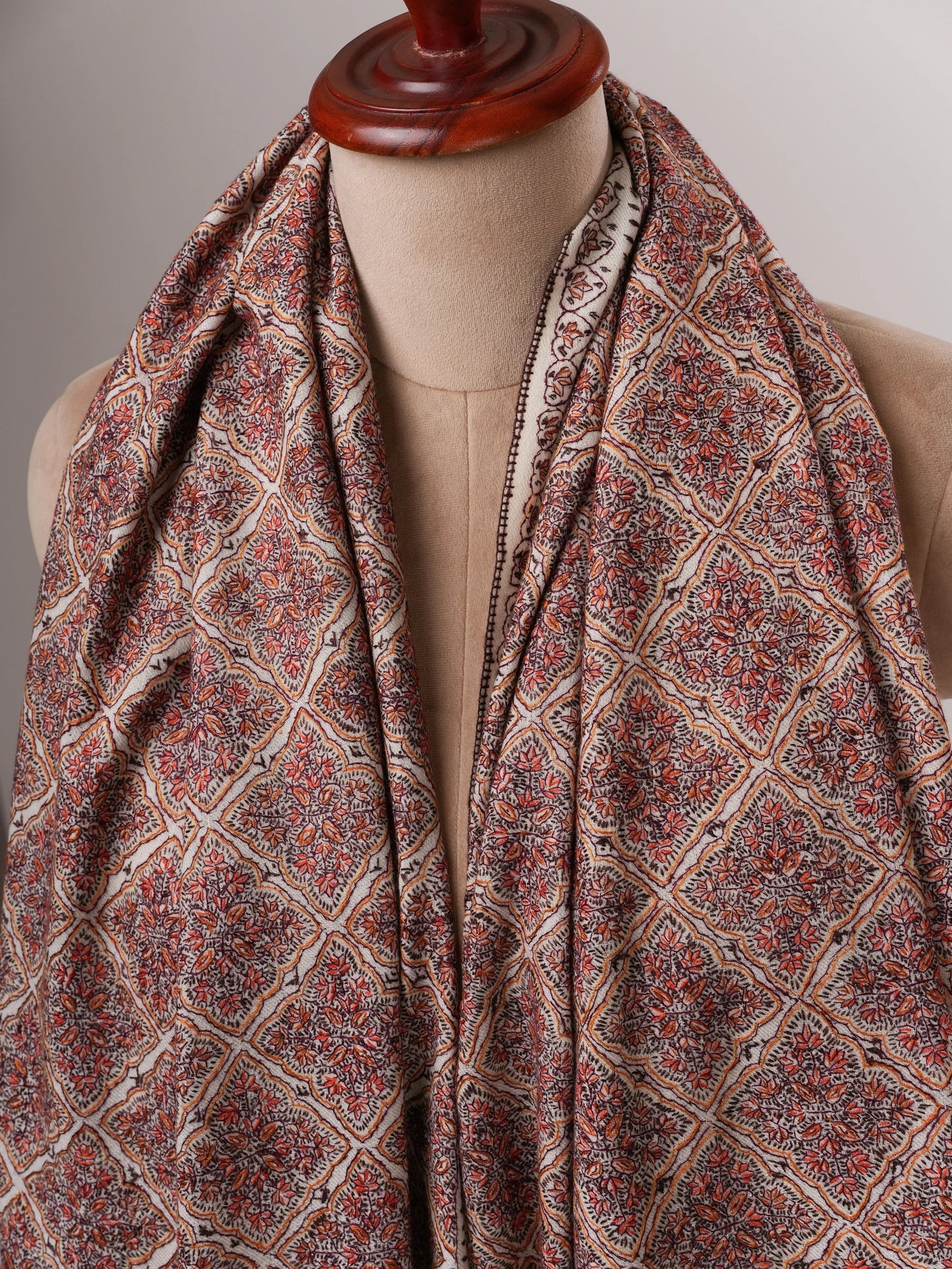 Fine Wool White Shawl with Handcrafted Jamavar Embroidery Shahkaar