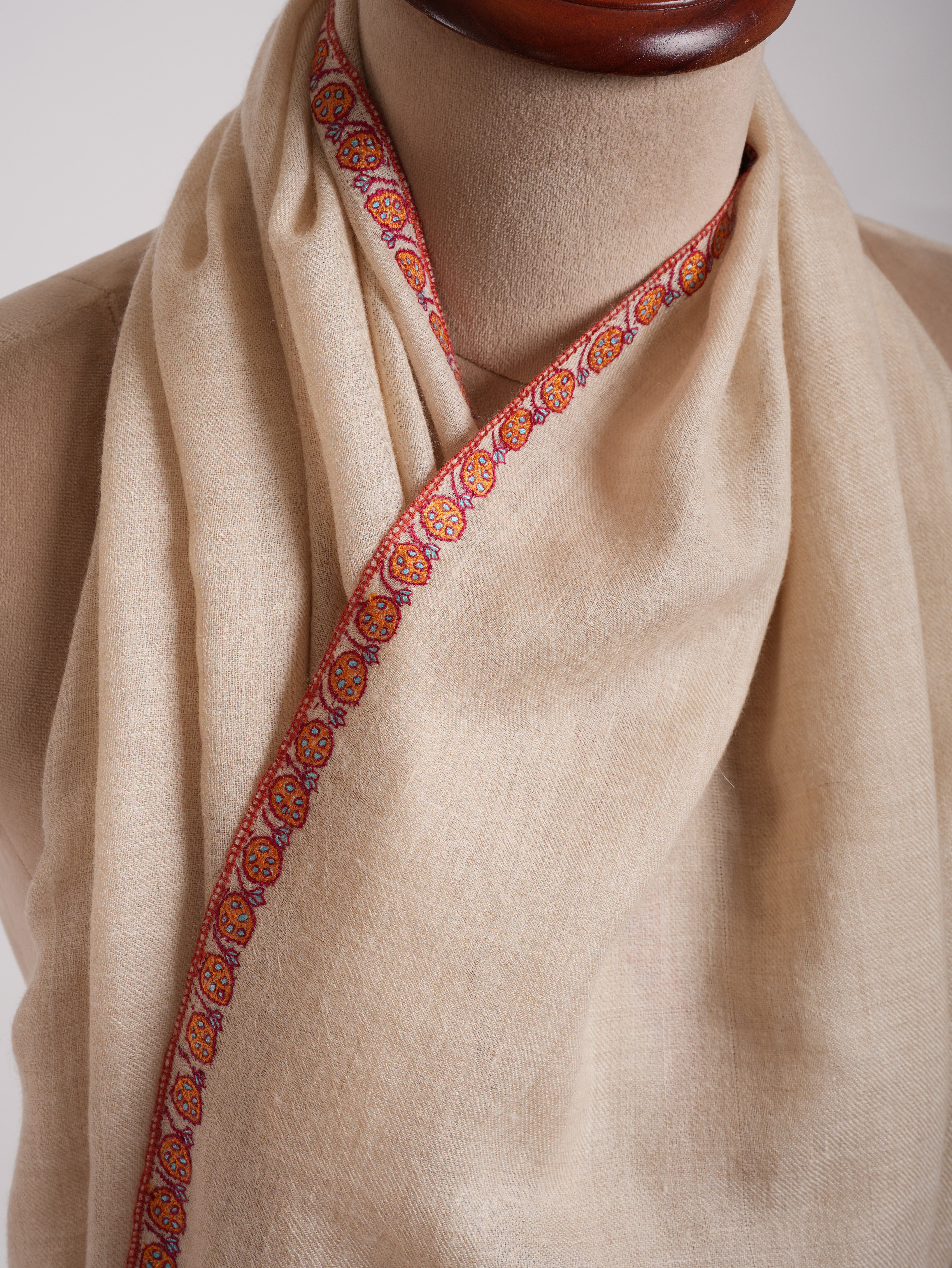 Off White Hashia ricamato India Cashmere Stole