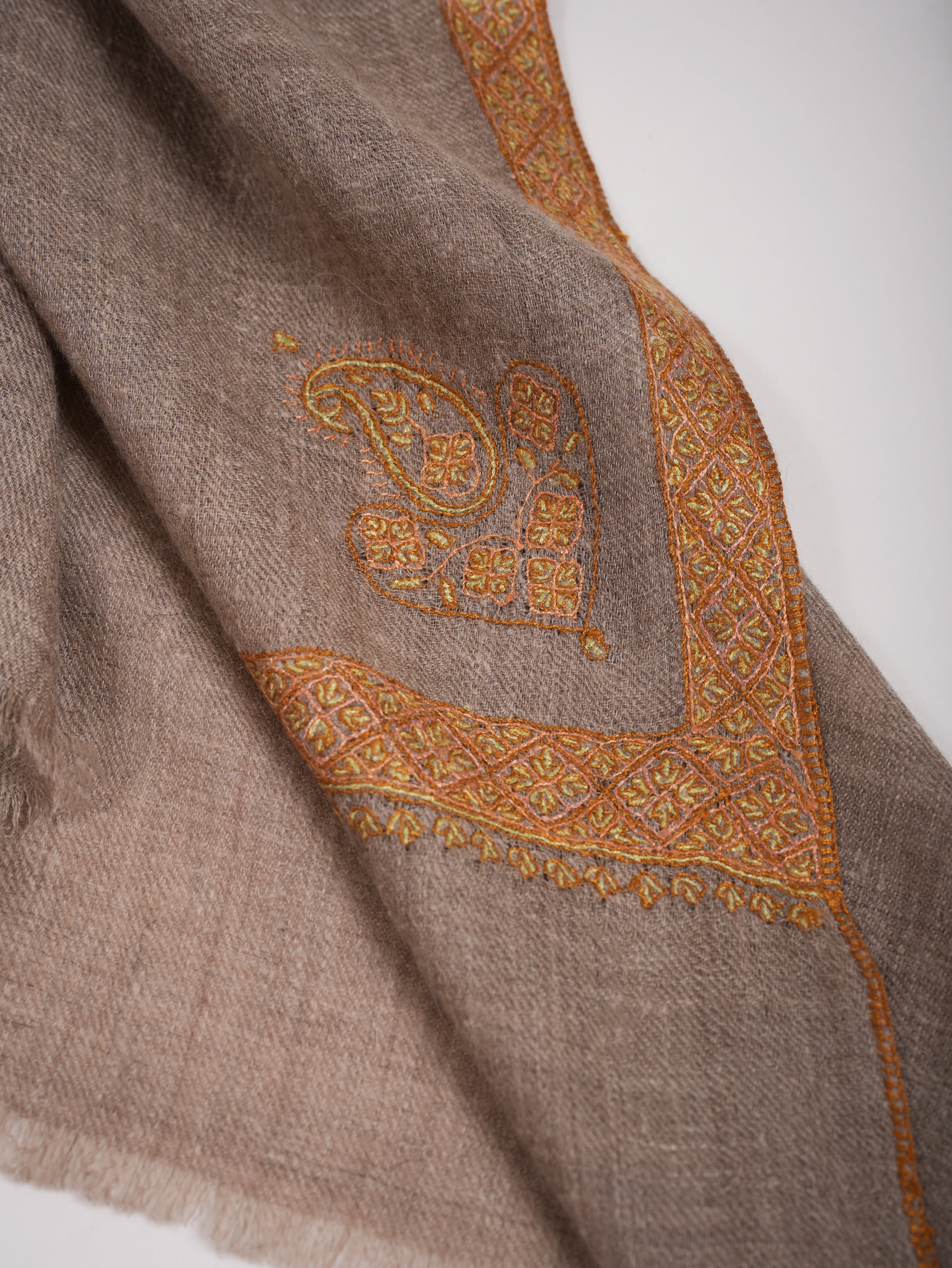 Featherlight Chic & Elegant Cashmere Wrap