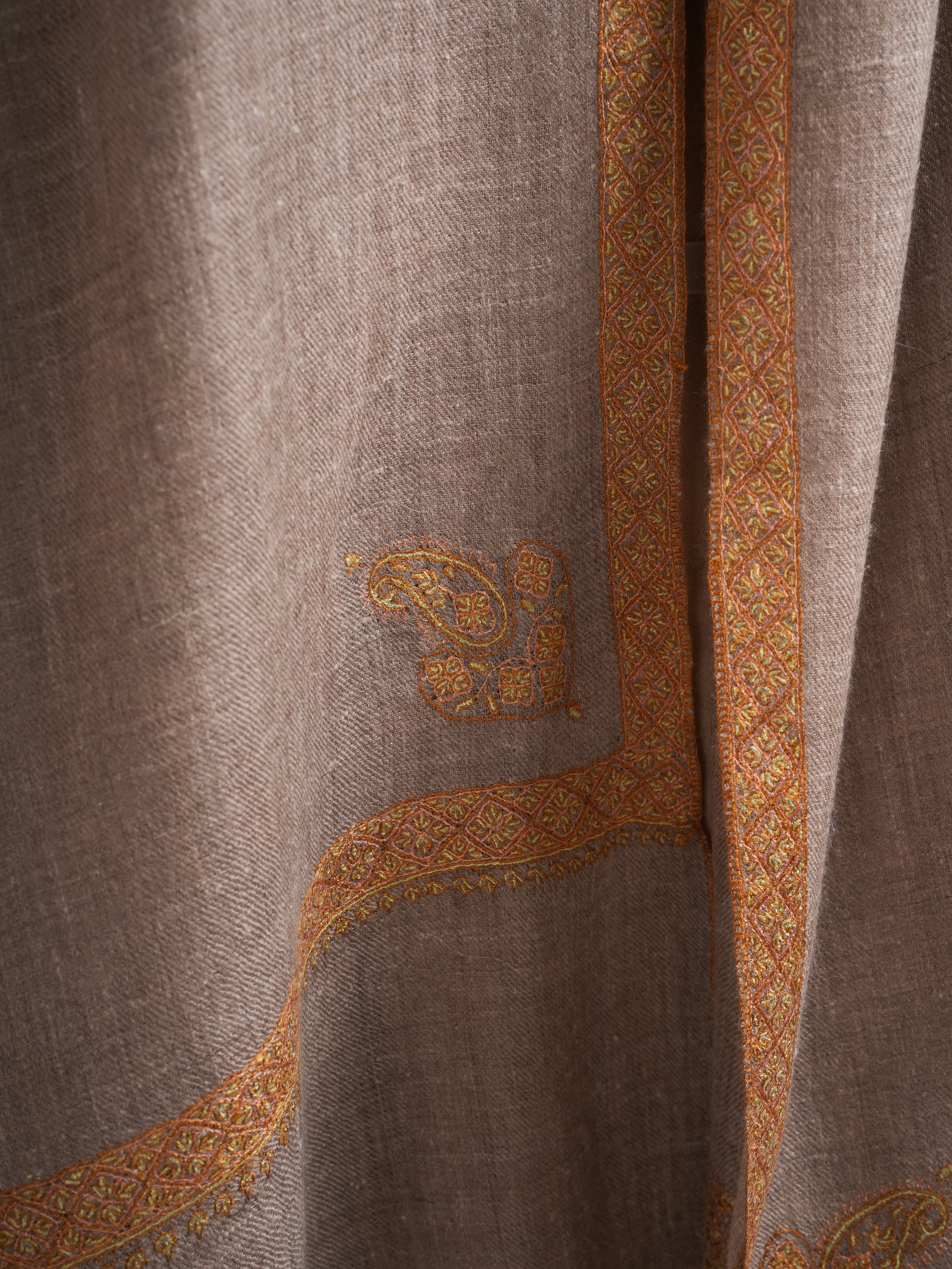 Featherlight Chic & Elegant Cashmere Wrap