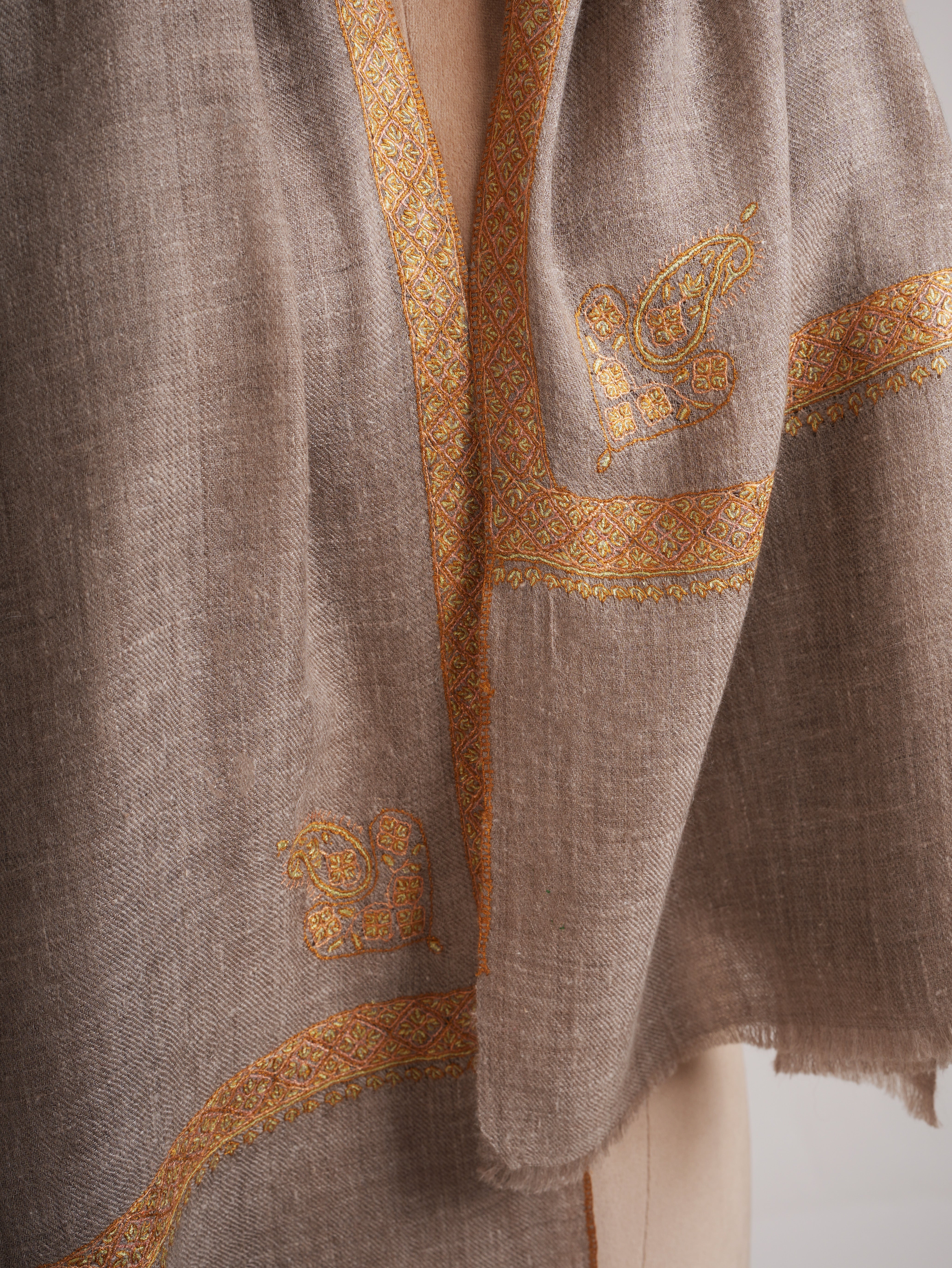 Featherlight Chic & Elegant Cashmere Wrap