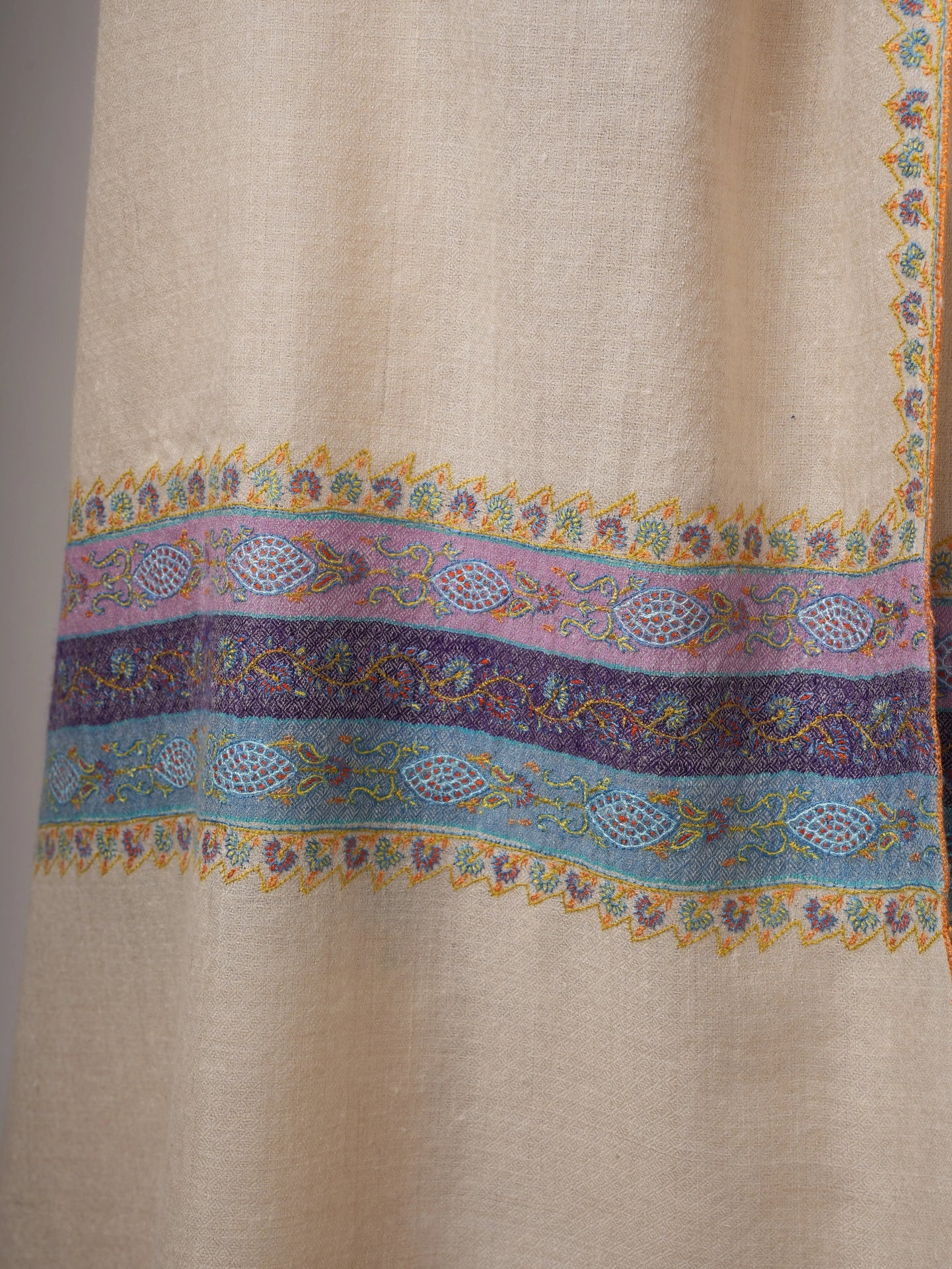 Ivory Pashmina Shawl – Handwoven with Sozni Embroidery Shahkaar