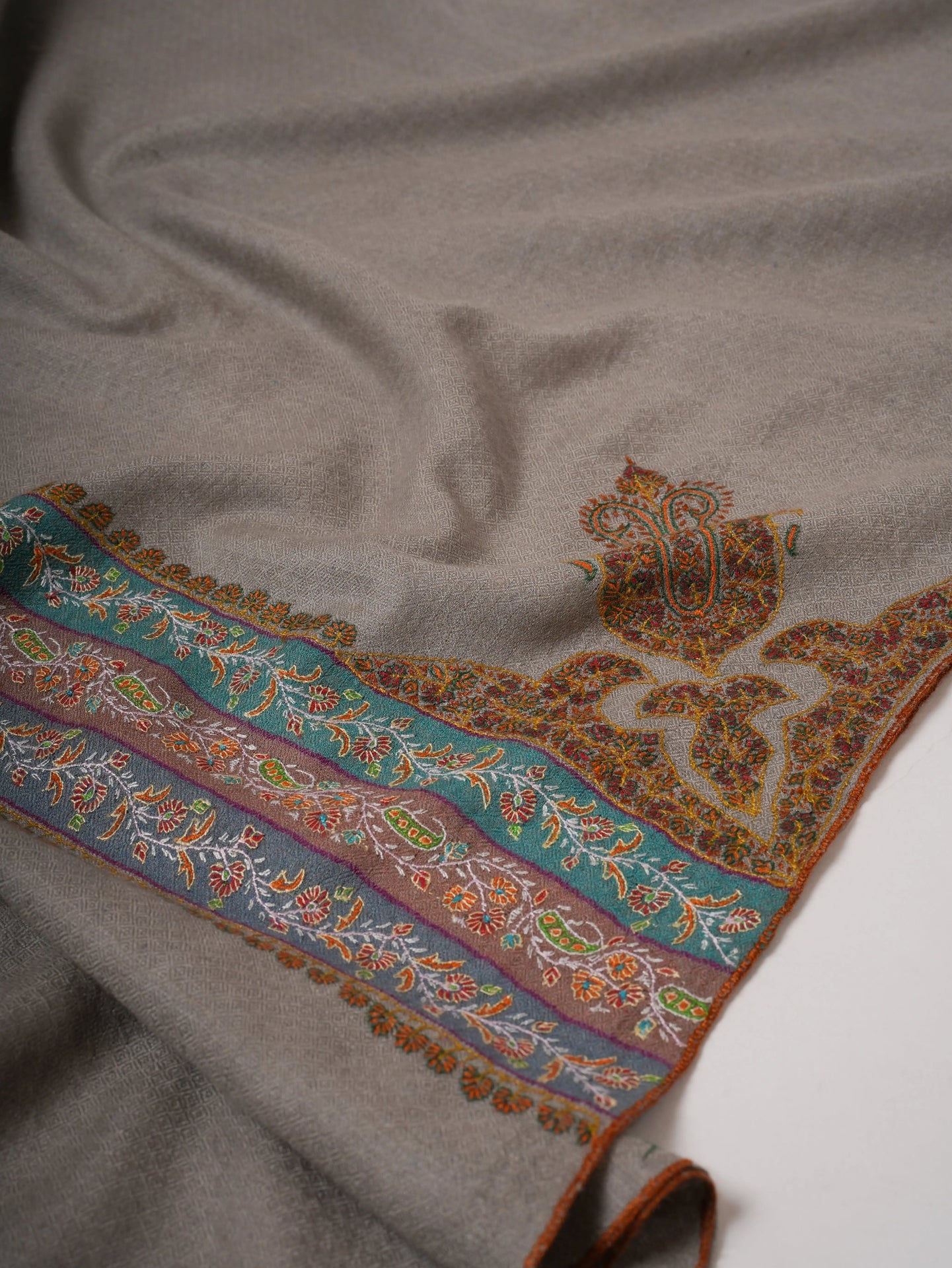 Grey Indian Pashmina Shawl – Hand-Embroidered Palla Sozni Design Shahkaar