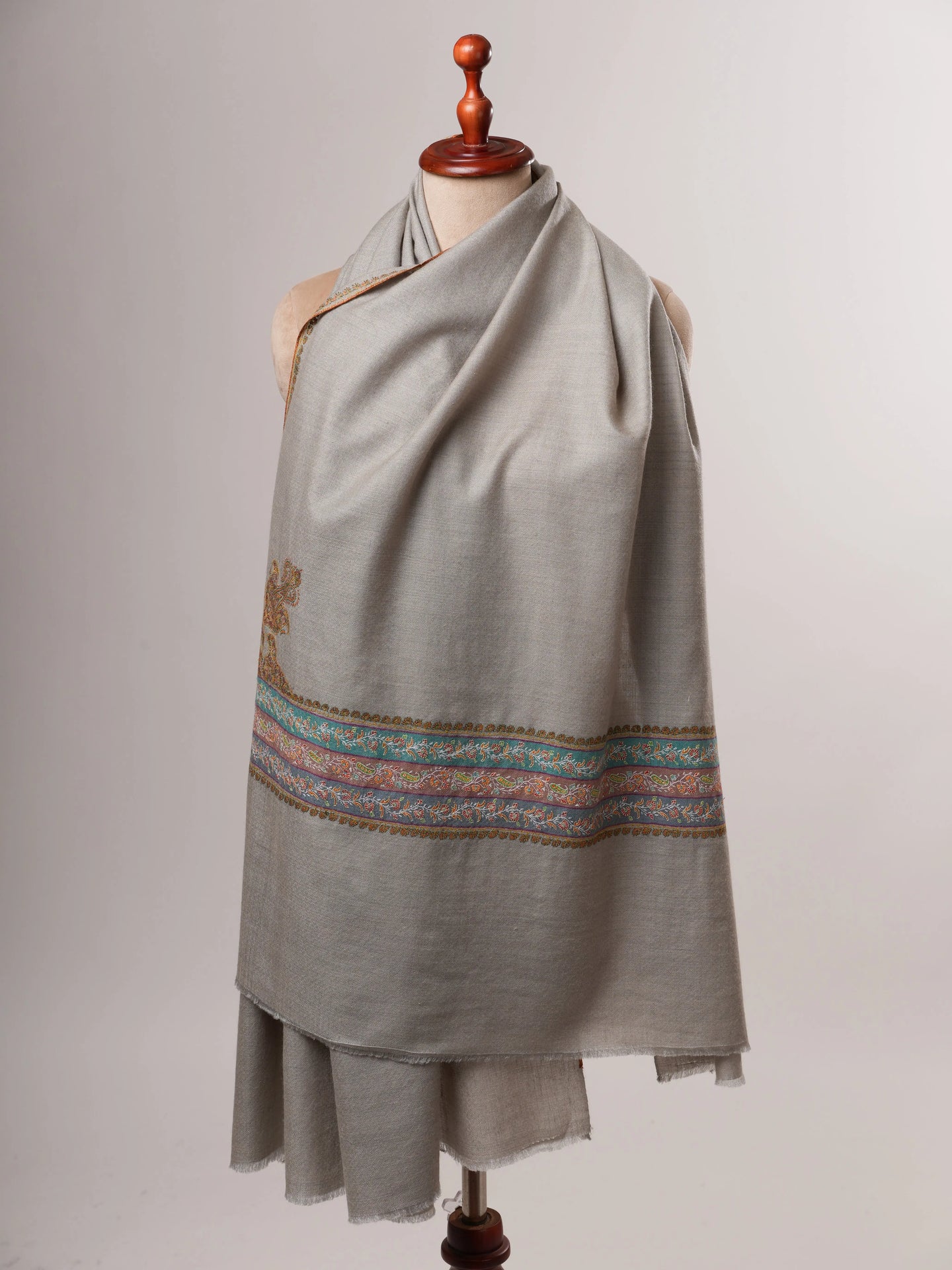 Grey Indian Pashmina Shawl – Hand-Embroidered Palla Sozni Design Shahkaar