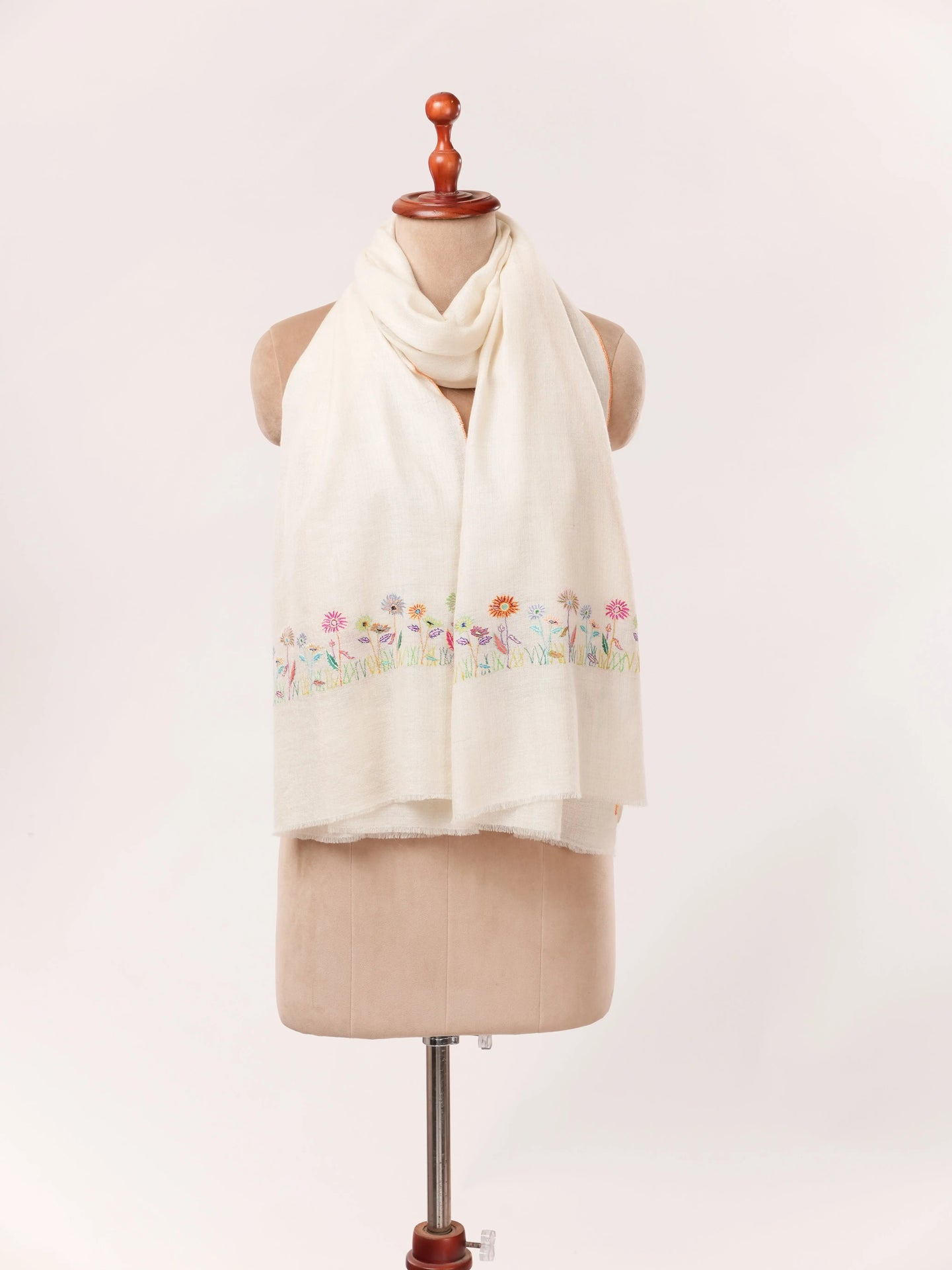 White Palldar Kashmiri Pashmina Scarf with Handwoven Sozni Floral Work Shahkaar.com