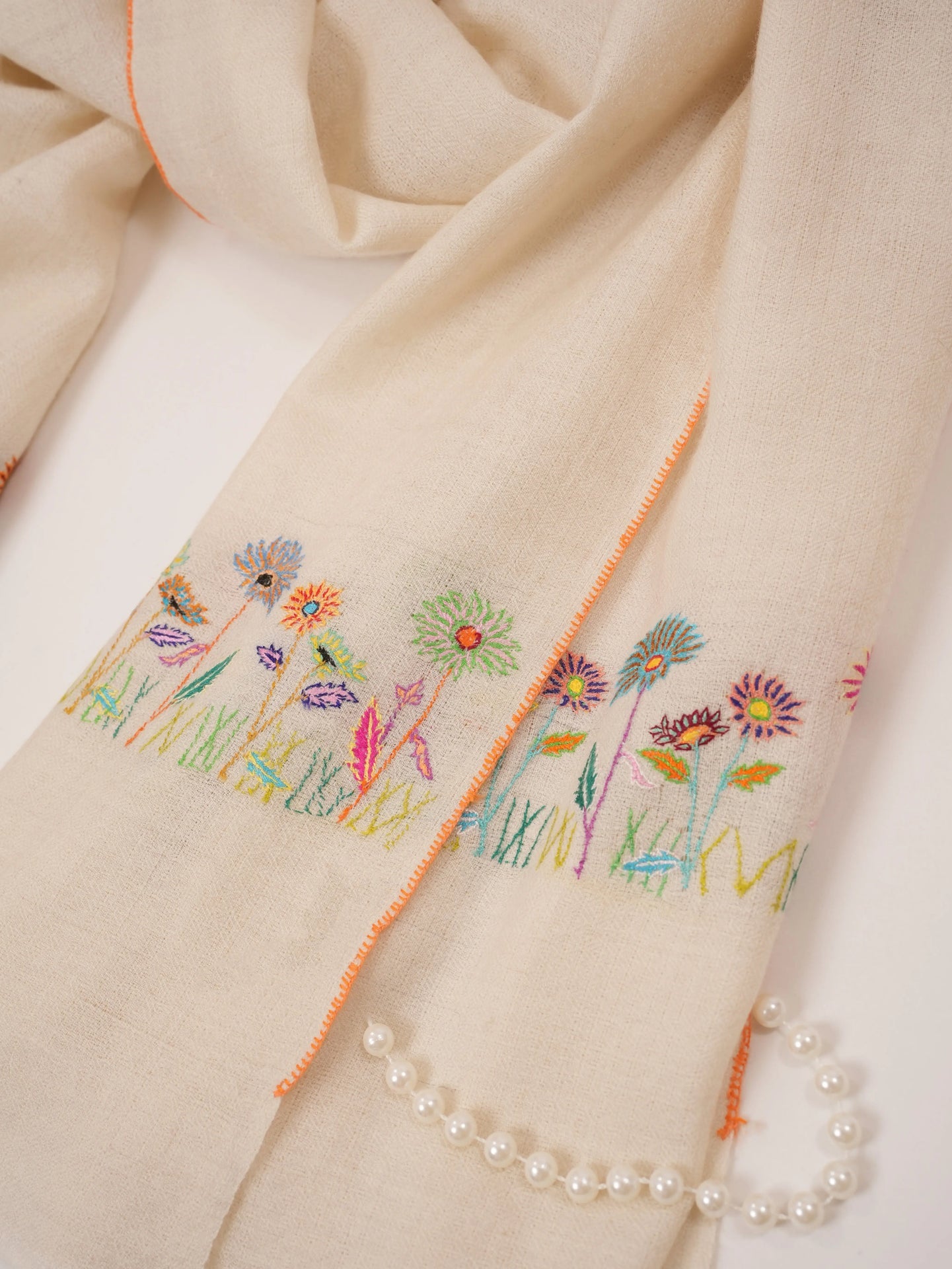 White Palldar Kashmiri Pashmina Scarf with Handwoven Sozni Floral Work Shahkaar.com