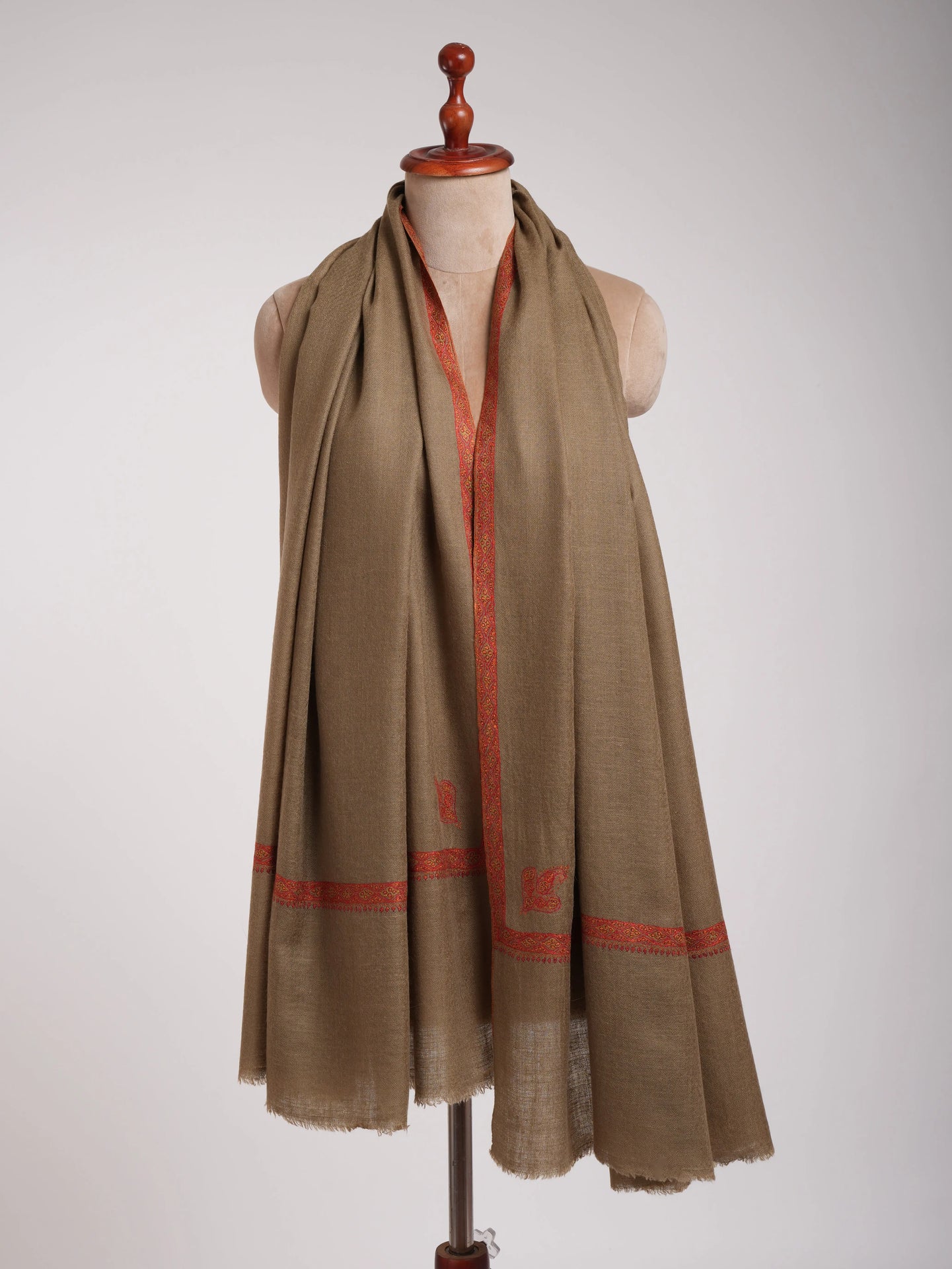 Luxurious Toosh Pashmina Shawl with Handcrafted Hashia Embroidery Shahkaar