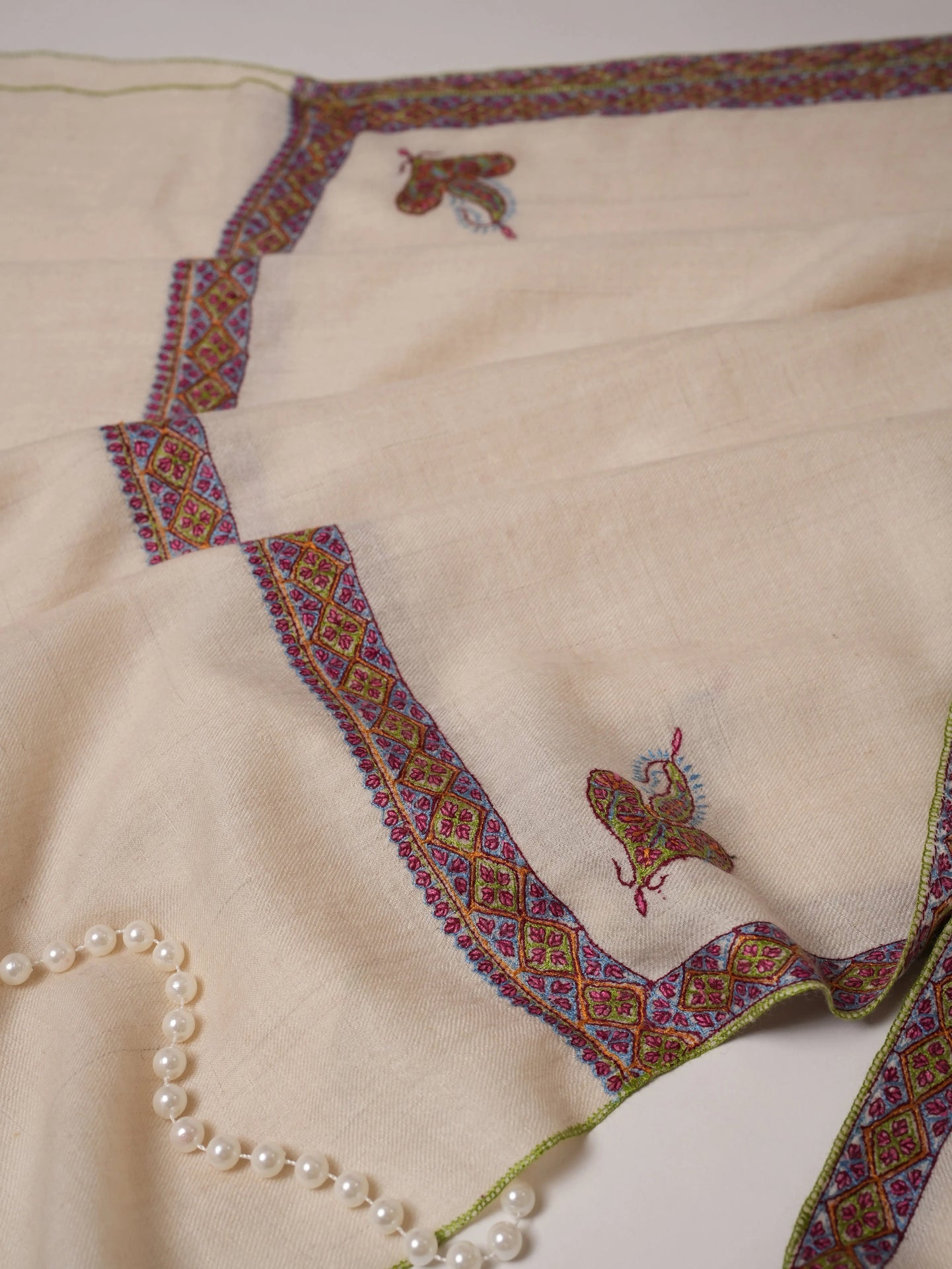 Natural White Pashmina Shawl with Classic Hashia Hand Embroidery Shahkaar.com