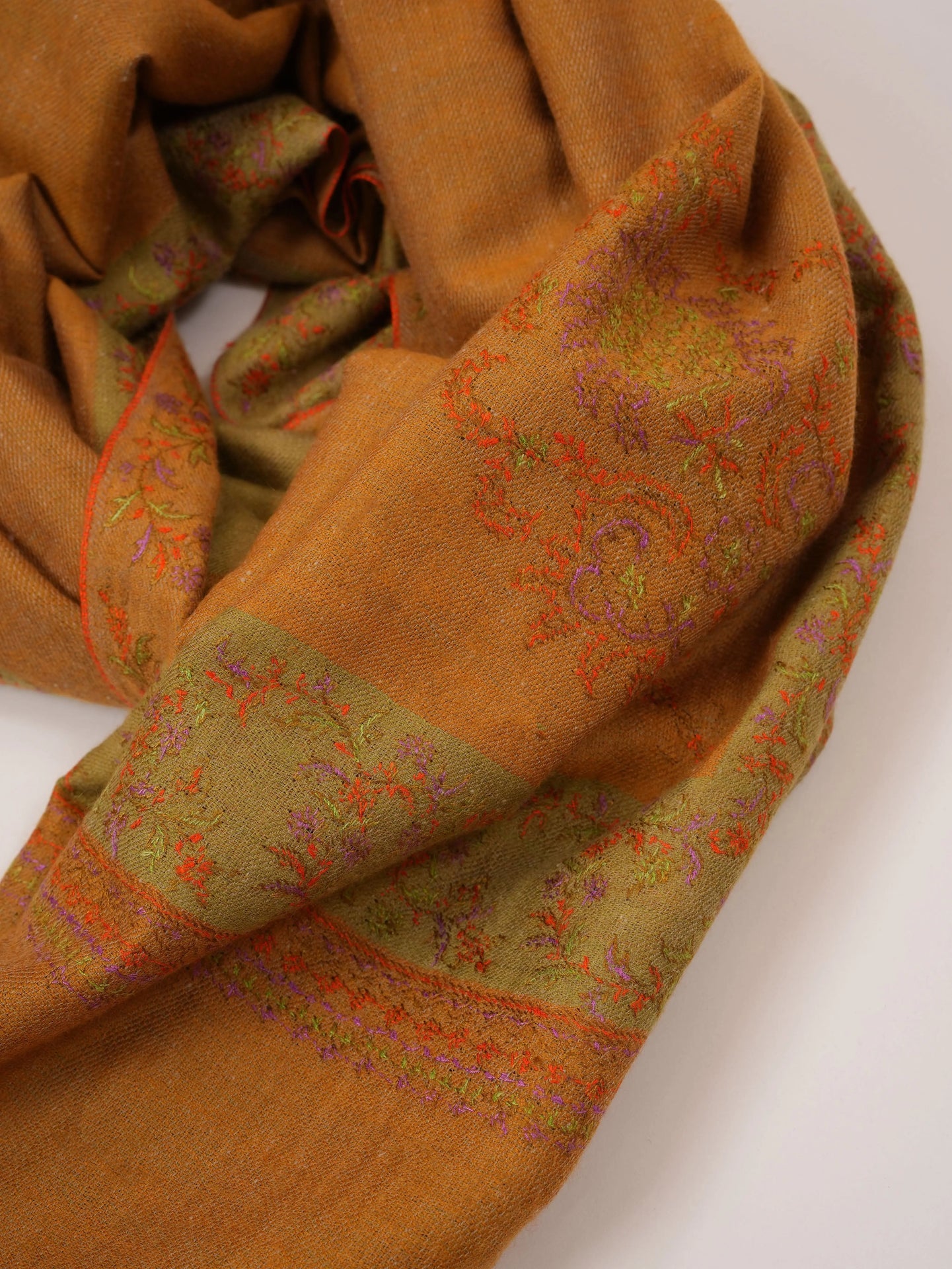 Dualtone Kashmiri Handwoven Pashmina Shawl with Hand Sozni Daurdar Embroidery Shahkaar.com